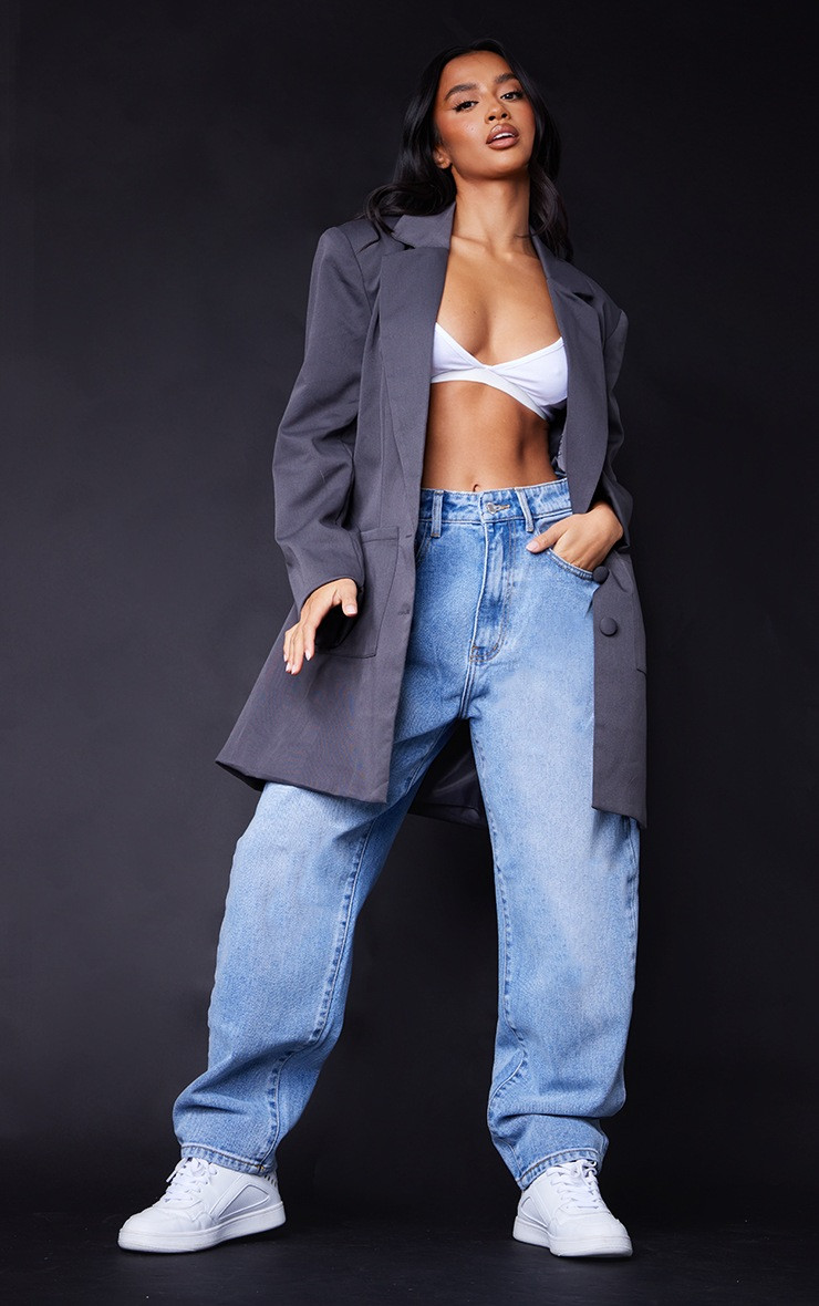 PRETTYLITTLETHING Petite L28 Light Wash Boyfriend Jeans | PrettyLittleThing US