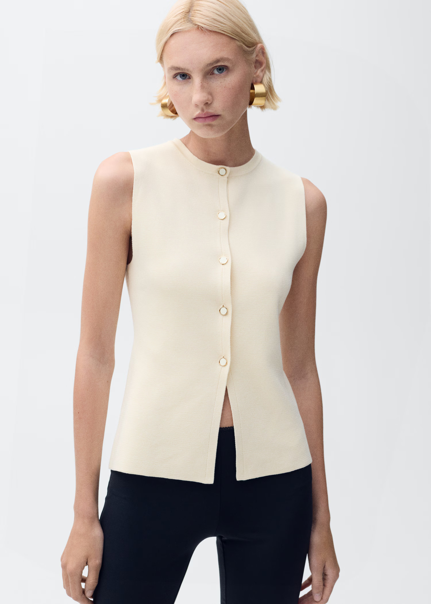 Fine-knit waistcoat with buttons - Women | MANGO United Kingdom | MANGO (UK)