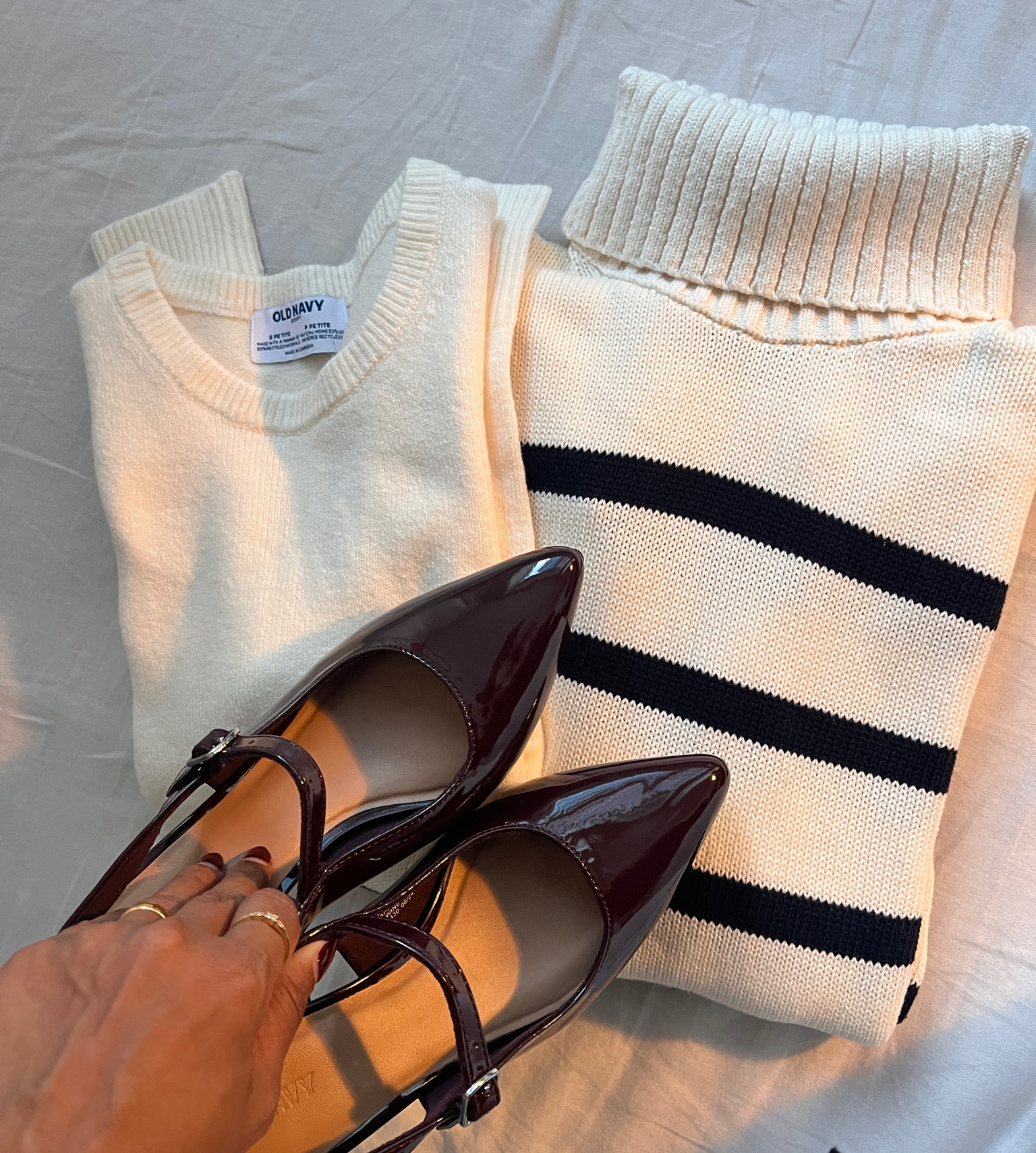 @oldnavy cheap fall finds.
Such budget friendly options for burgundy heels and tunic sweater.

#LTKcanada #LTKautumn #LTKworkwear