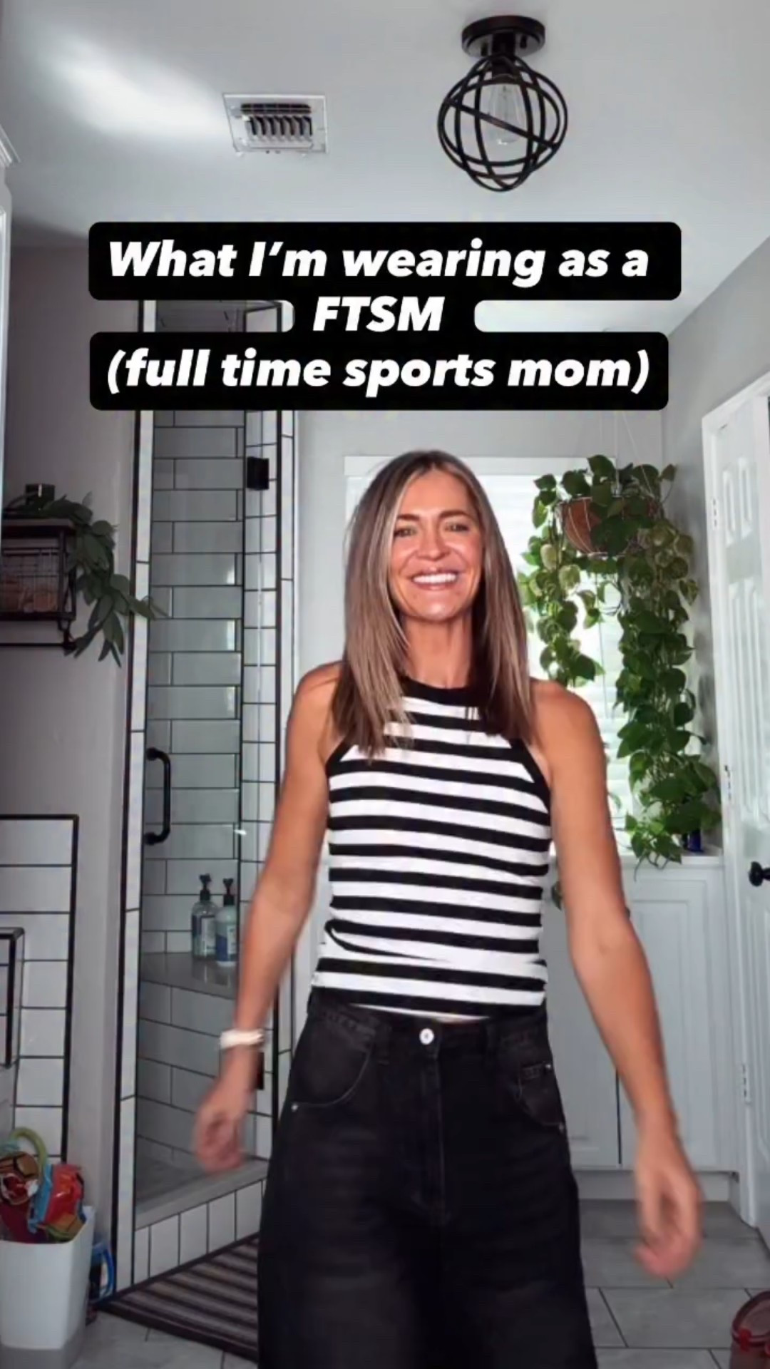 FTSM ootd 🏀🏈⚾️⚽️🏐🥎

Barrel jeans are my favorite thing right now! Don’t knock em til you try em! I think they are so flattering. 

I’m 5’6 and 130lbs. 
Wearing size small in top. 
Wearing size 4 in jeans- ordered 6, but fell off and honestly could prolly wear a 2, but like the baggy fit.
