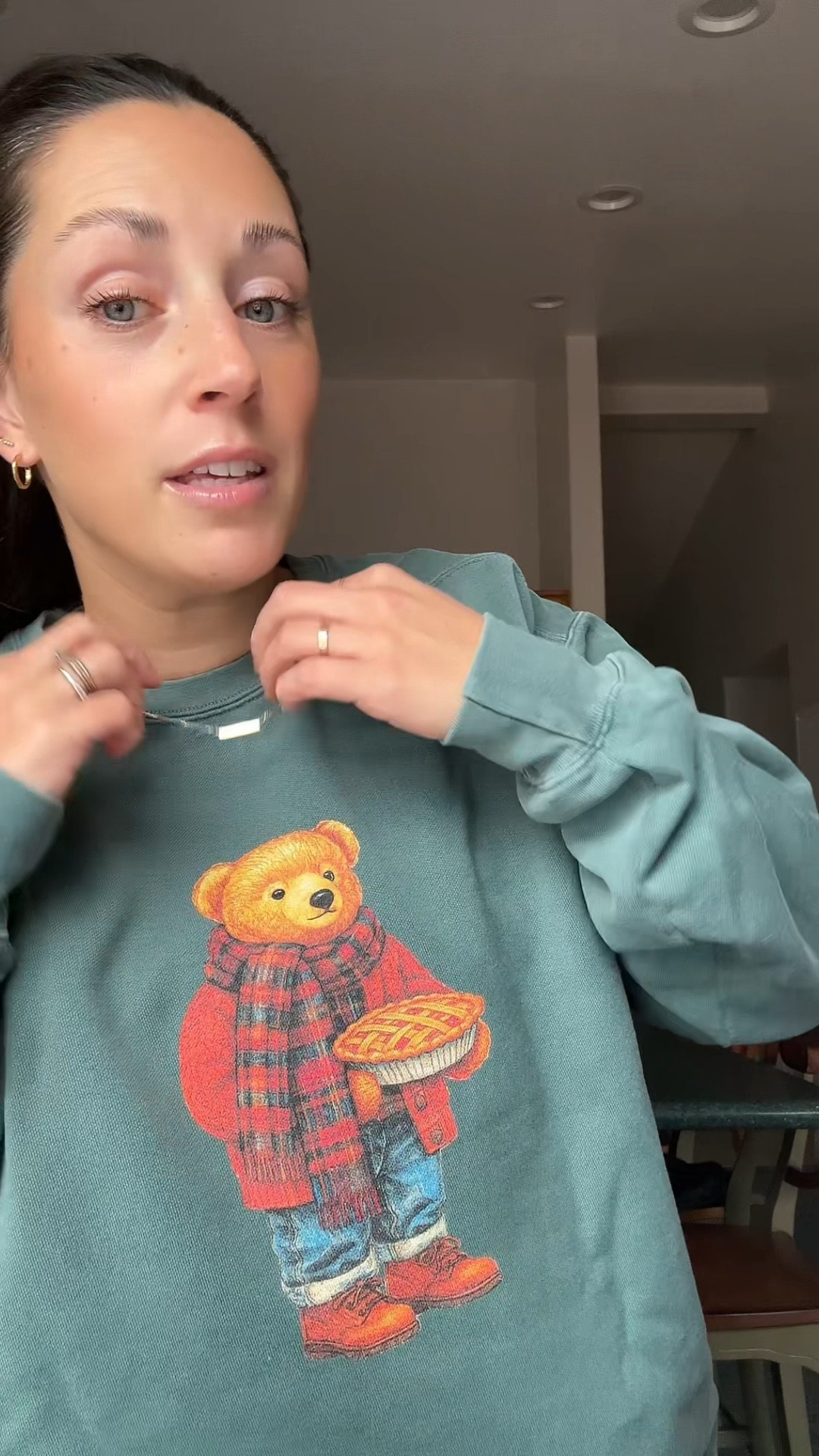 the most perfect fall/cozy sweatshirt🧸

#LTKStyleTip #LTKFindsUnder100 #LTKSeasonal