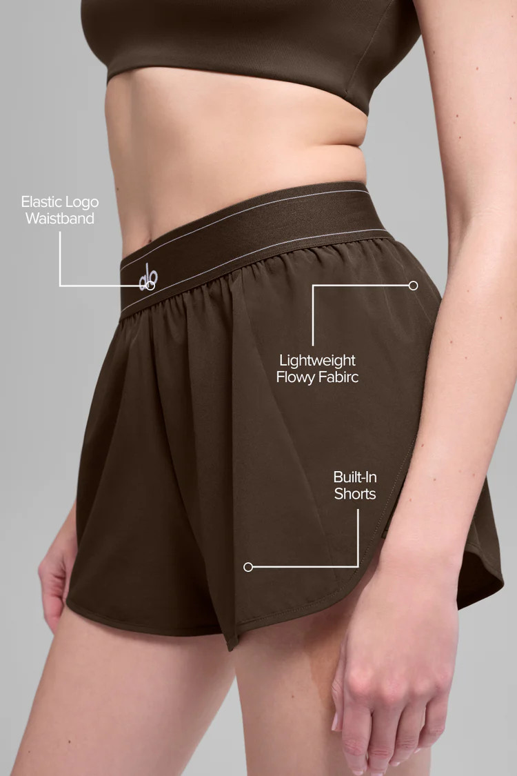 Model is 5'11” wearing SModel is 5'11” wearing SWearing Size SmallModel is 5'11”, with a 34... | Alo Yoga (US)