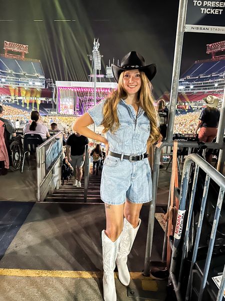 Nashville CMAs outfit 
Country concert outfit 
