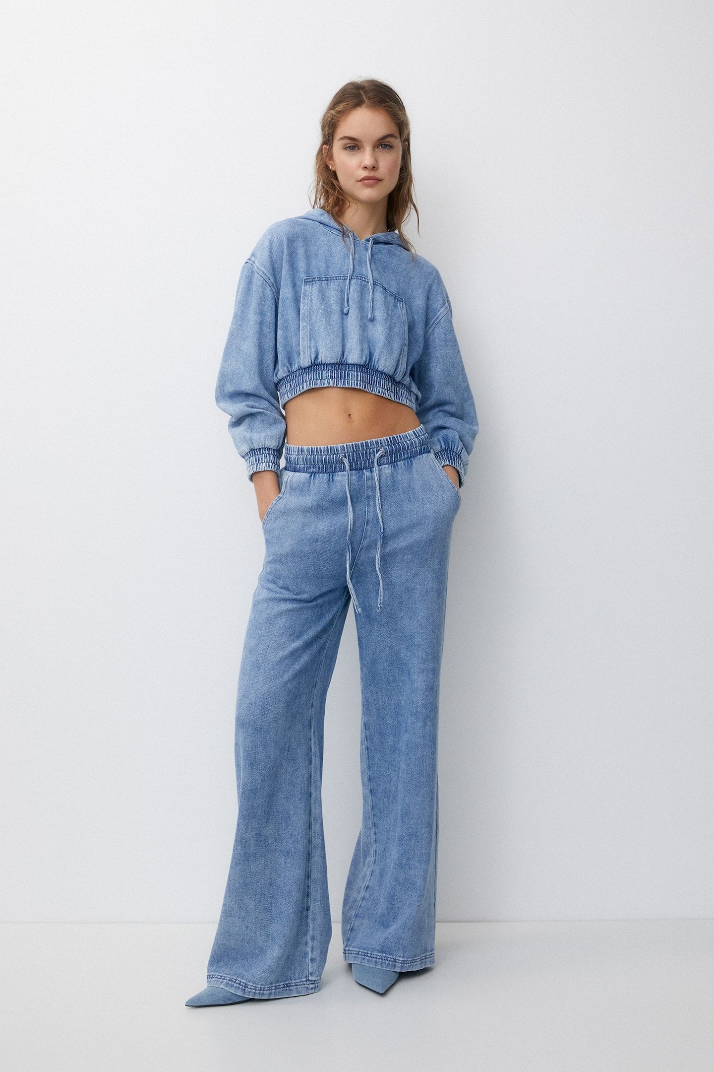 Wide-leg joggers with an elasticated waist | PULL and BEAR UK