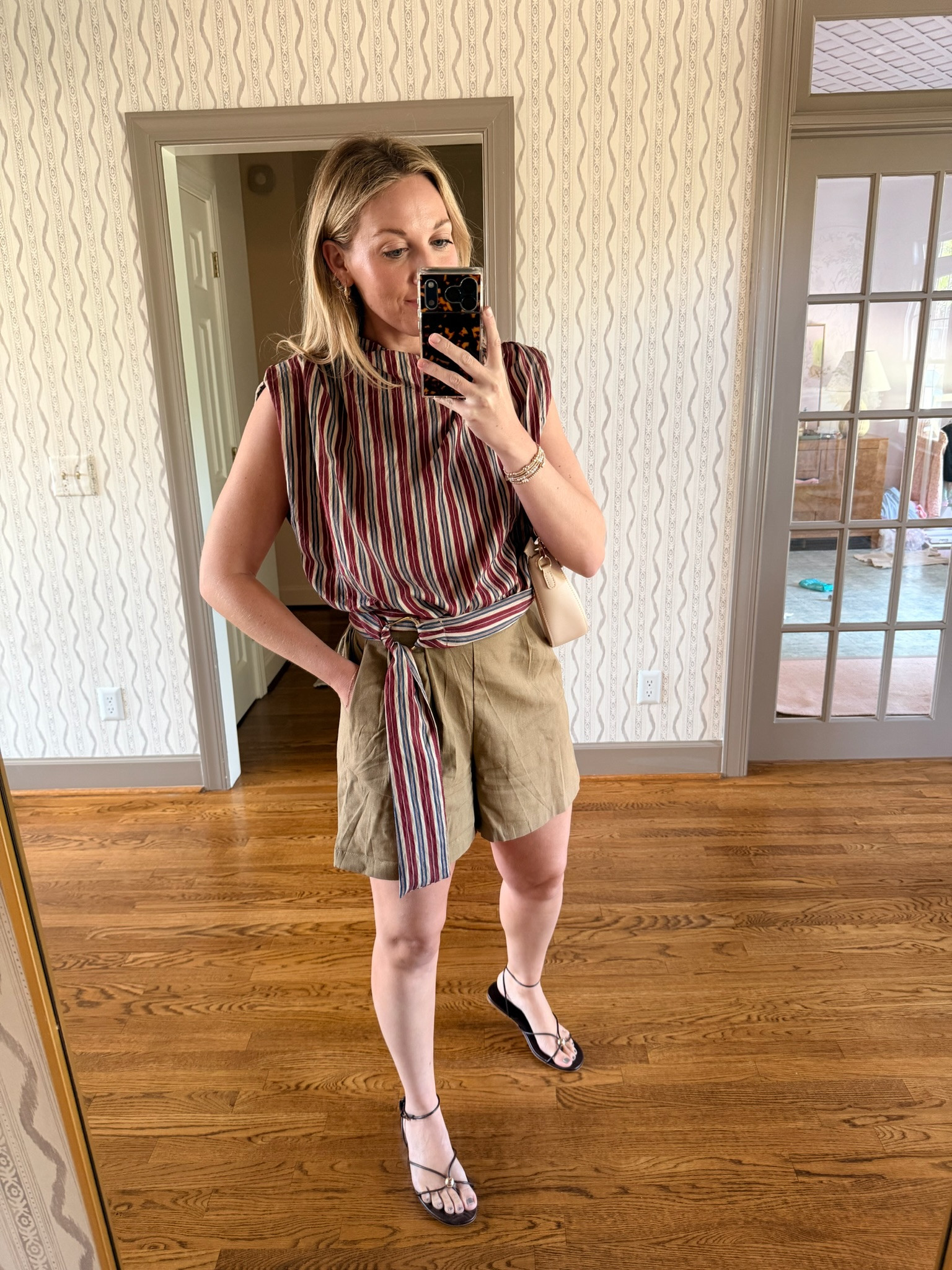 My Zara top is so fun to style! Perfect for the fall weekend day or pair with jeans or a skirt for a statement date night outfit!

Wearing a size Medium in the shorts & top!

#TheSouthernSource #OOTD #Zara

#LTKdayinmylife #LTKgrwm #LTKootd