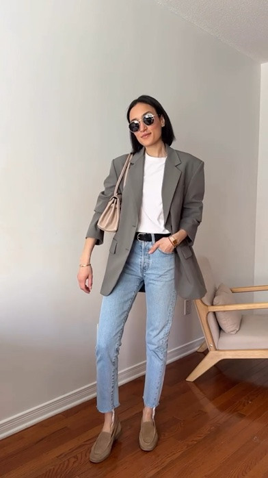 Save this if you need a reminder that jeans+white tee+ blazer is the easiest outfit formula that will never let you down! Basics aren’t boring, you’re just not styling them right!

Comment SHOP for links! 

Blazer & jeans are sold out, I’ve linked similar ones.

#simplestyle #minimalstyle #outfitideas