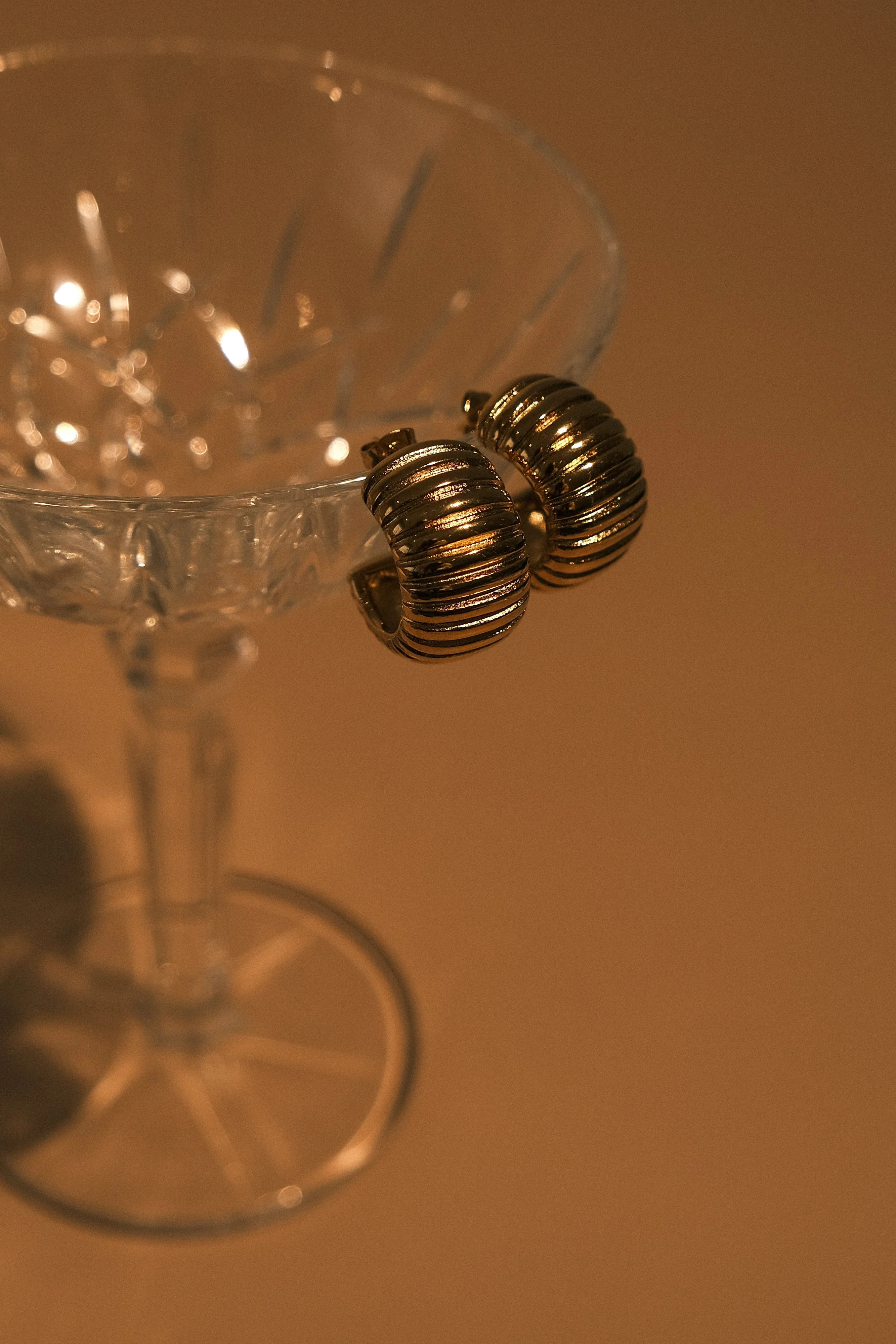 Amelia Textured Hoop - Gold | MESHKI US