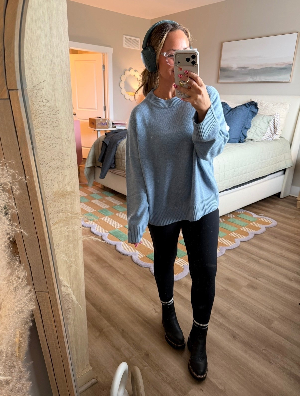 The easiest winter outfit idea: an oversized sweater, warm leggings, and the comfiest boots. ❄️🖤
This is my go-to for school drop-off, errands, or just staying cozy all day.
Linking the exact sweater, leggings, boots, and headphones in my LTK!