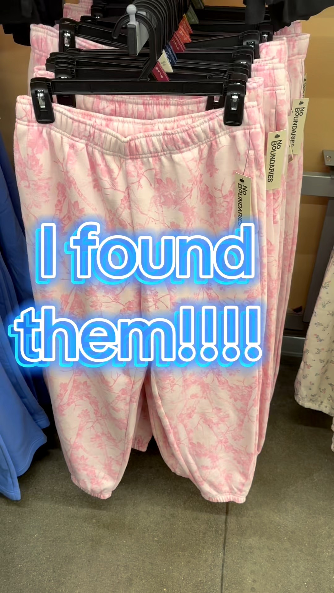 Pink Mossy oak?! 
90s floral pattern?! 
White camo pants?! 
SAY LESS!!! 
#mossyoak #momfashion #sweatpants

#LTKootd #LTKdayinmylife #LTKmomlife