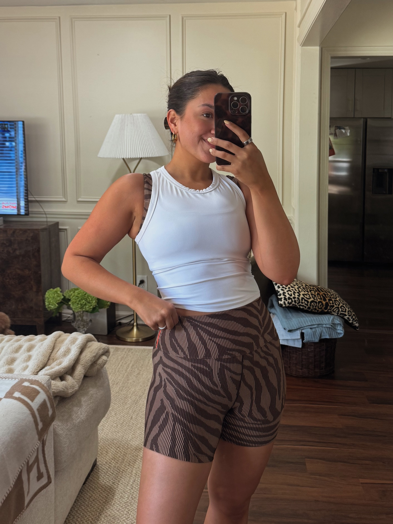 Zebra workout set + white tank!

In size smalls 

#LTKfitnessgoals #LTKootd