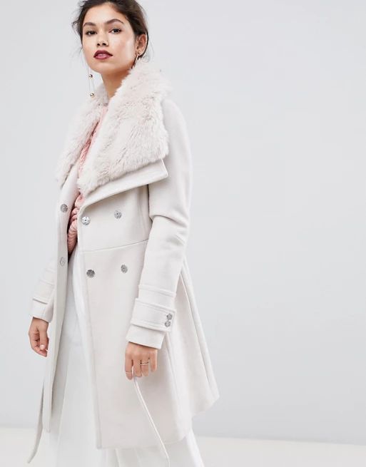 Abrigo de mezcla de lana color crema con ribete de piel sintética de Forever New | ASOS ES