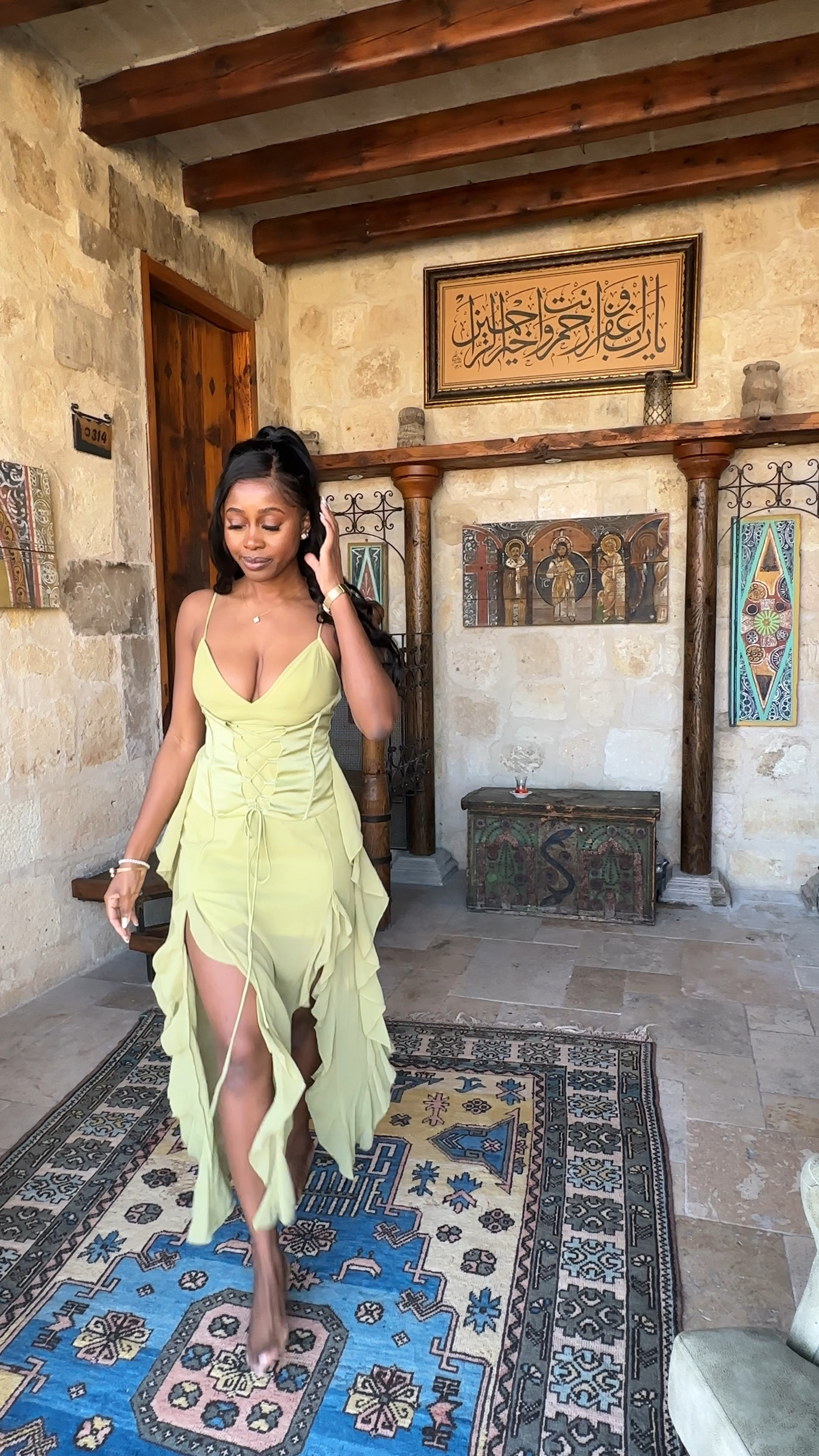 Lace Up Front Ruffle Trim Cami green Dress

Embrace summer romance in the Lace Up Front Ruffle Trim Cami Dress – a perfect blend of elegance and charm. 🌸✨ #SummerStyle #CamiDress #vacationdress 

—————————-
Lace Up, Front, Ruffle Trim, Cami Dress, summer, romance, elegance, fashion, outfit, 

#LTKCyberWeek #LTKtravel #LTKfindsunder50