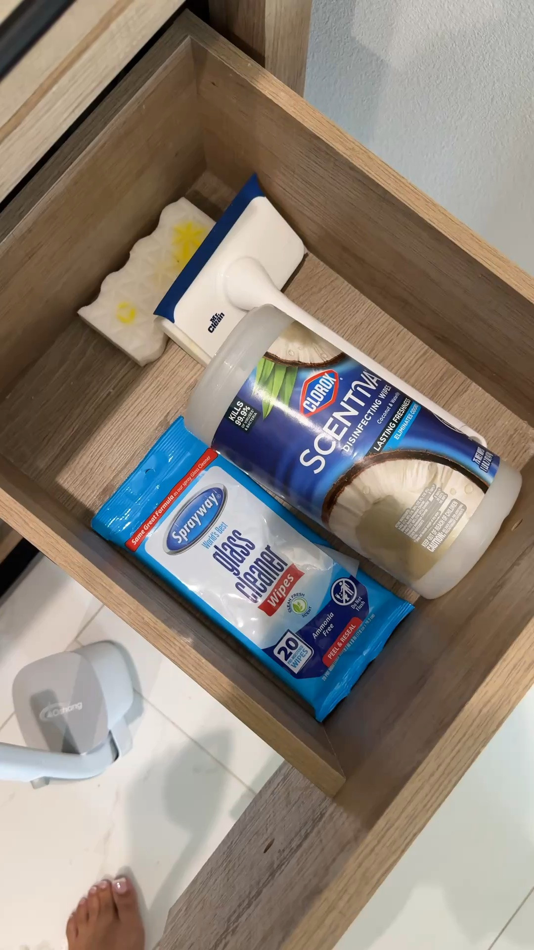 Bathroom cleaning kit *ps if your kids are to young to clean themselves keep this in there for you and you can clean themselves bathroom while they have bath time 🤍