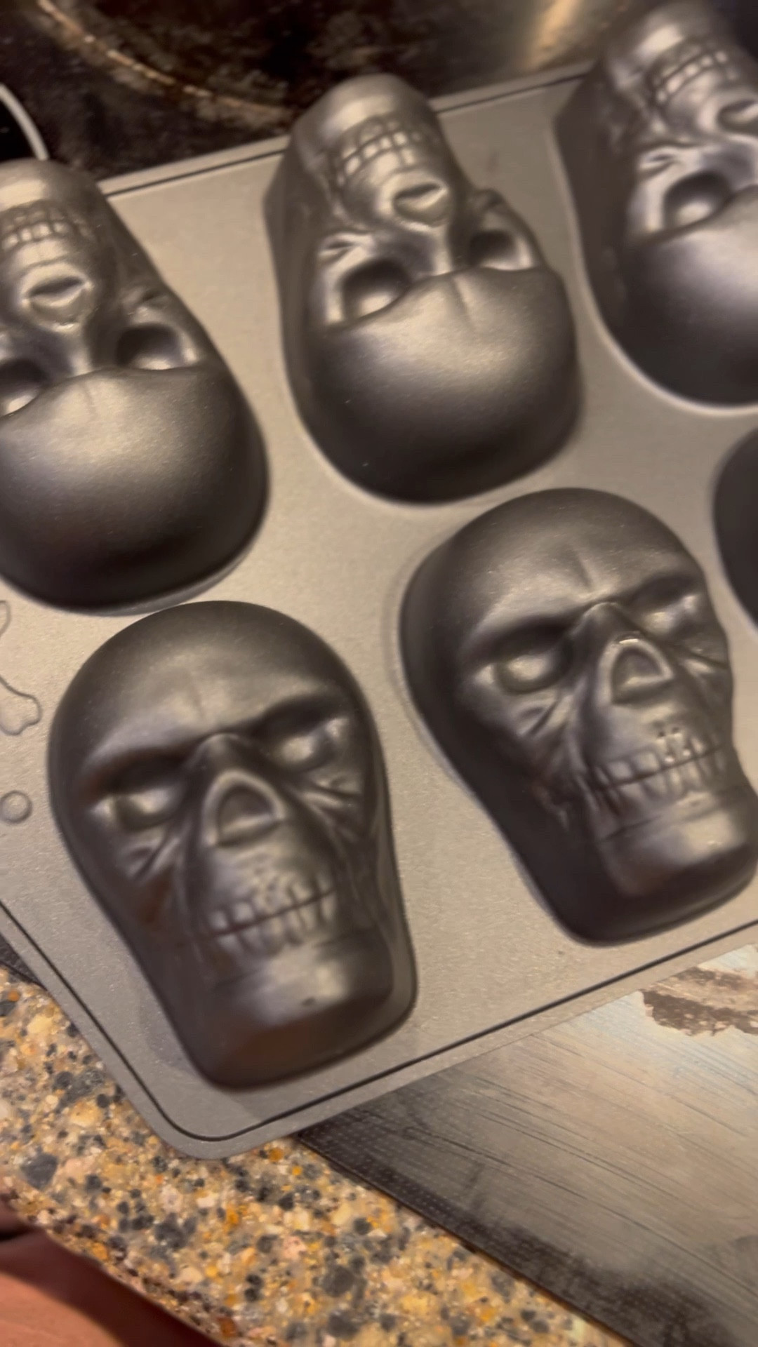 Skull pan 💀🍕

#LTKSeasonal #LTKHalloween #LTKHoliday