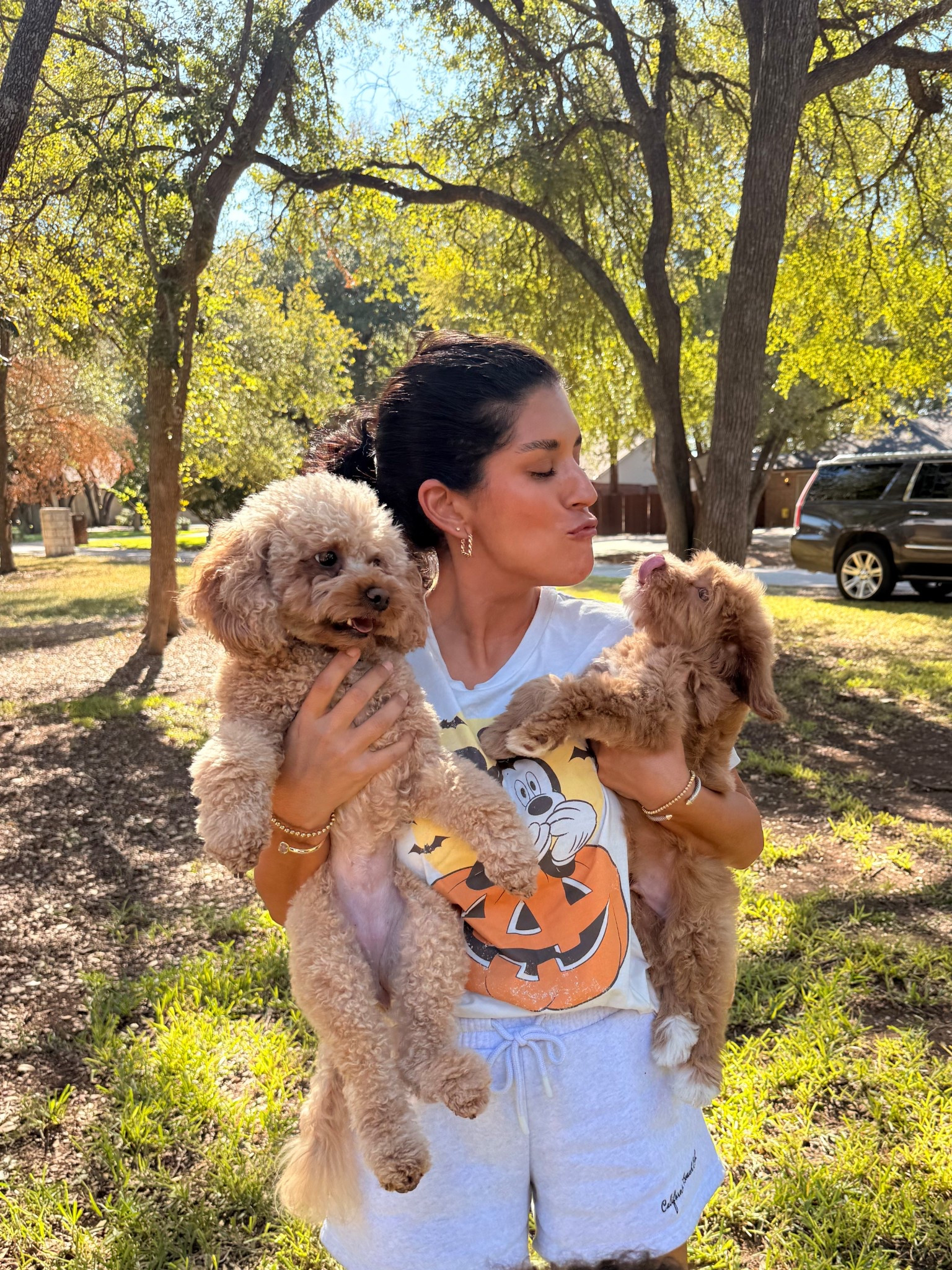 ☀️ Cute, comfy & made for every body ☀️
Because feeling good in your clothes should never depend on a size 💕
Whether you’re out for a walk, enjoying a cozy day, or just soaking up the sunshine — this look is all about comfort, confidence, and joy. 🌿🐾

Wear what makes you feel like you! ✨

#macys #short #womens

#LTKSeasonal #LTKHalloween #LTKStyleTip