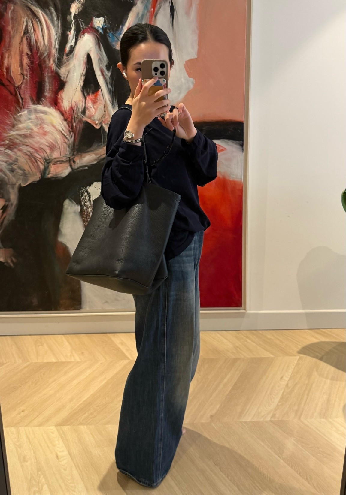 off duty fit using my beloved park three tote bag from the row, low waisted baggy jeans and oversized long sleeve tshirt, both from zara and bulgari serpenti watch 🤍

#LTKtravel #LTKbag #LTKstyletip