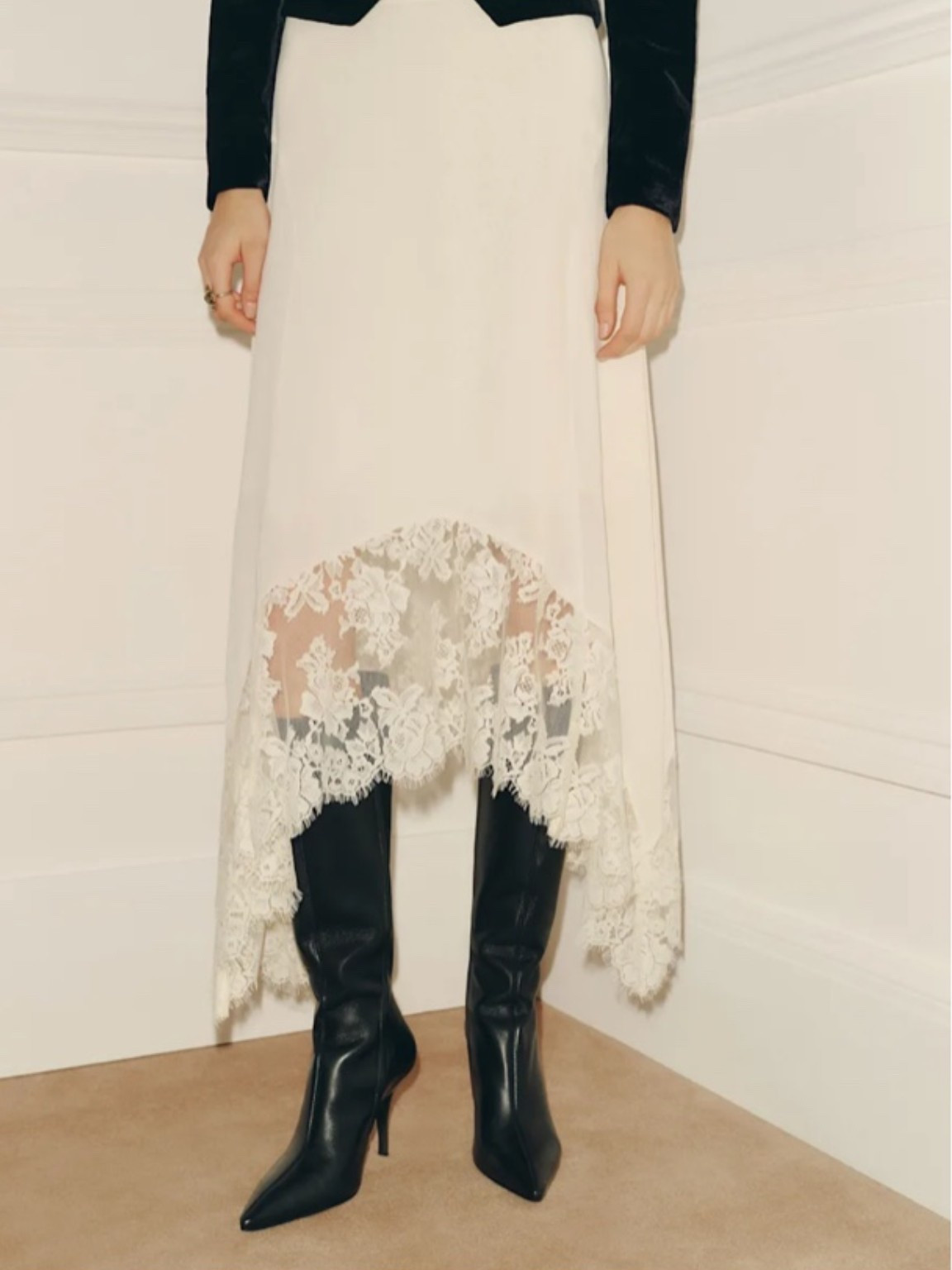 this @Reformation skirt is amazing and will go with literally everyhting in your closet. Style with a blazer, a chunky sweater, a fitted top, a silky tank- endless options.