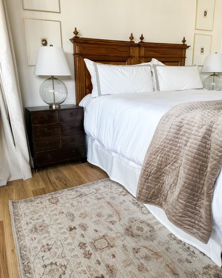 A little rug update for the guest room! This is such a pretty pattern ✨

Rug, neutral rug, area rug, indoor rug, Bedding, guest room, primary bedroom, bedroom, bedroom inspiration, velvet bedding, comforter, Modern home decor, traditional home decor, budget friendly home decor, Interior design, look for less, designer inspired, Amazon, Amazon home, Amazon must haves, Amazon finds, amazon favorites, Amazon home decor #amazon #amazonhome




#LTKfamily #LTKhome #LTKstyletip