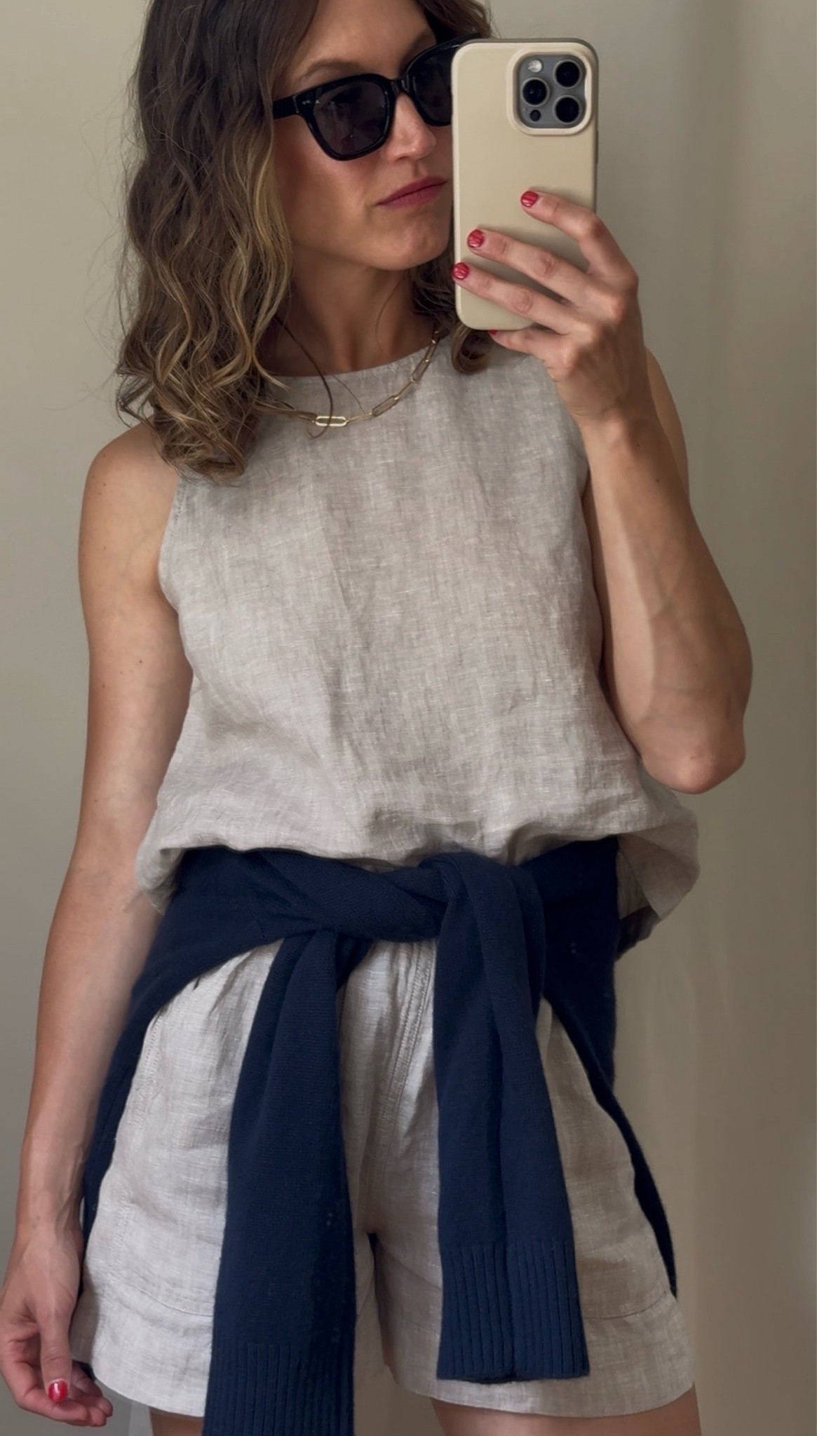 What I’m wearing when it’s hot ☀️

Linen set from @Quince . Top has the cutest buttons in the back. Everything fits true to size.

#quincepartner