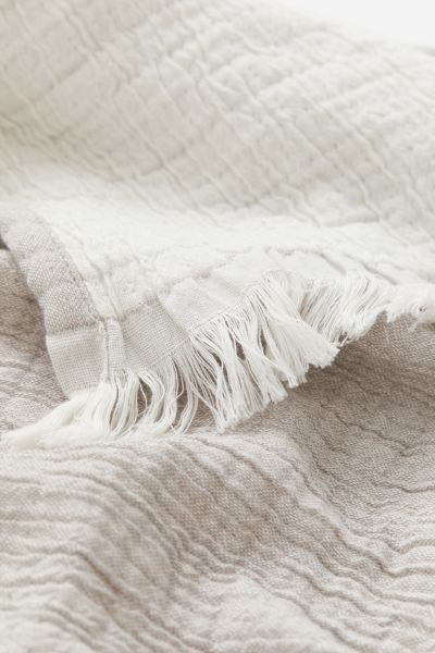 Fringed bedspread | H&M (UK, MY, IN, SG, PH, TW, HK)