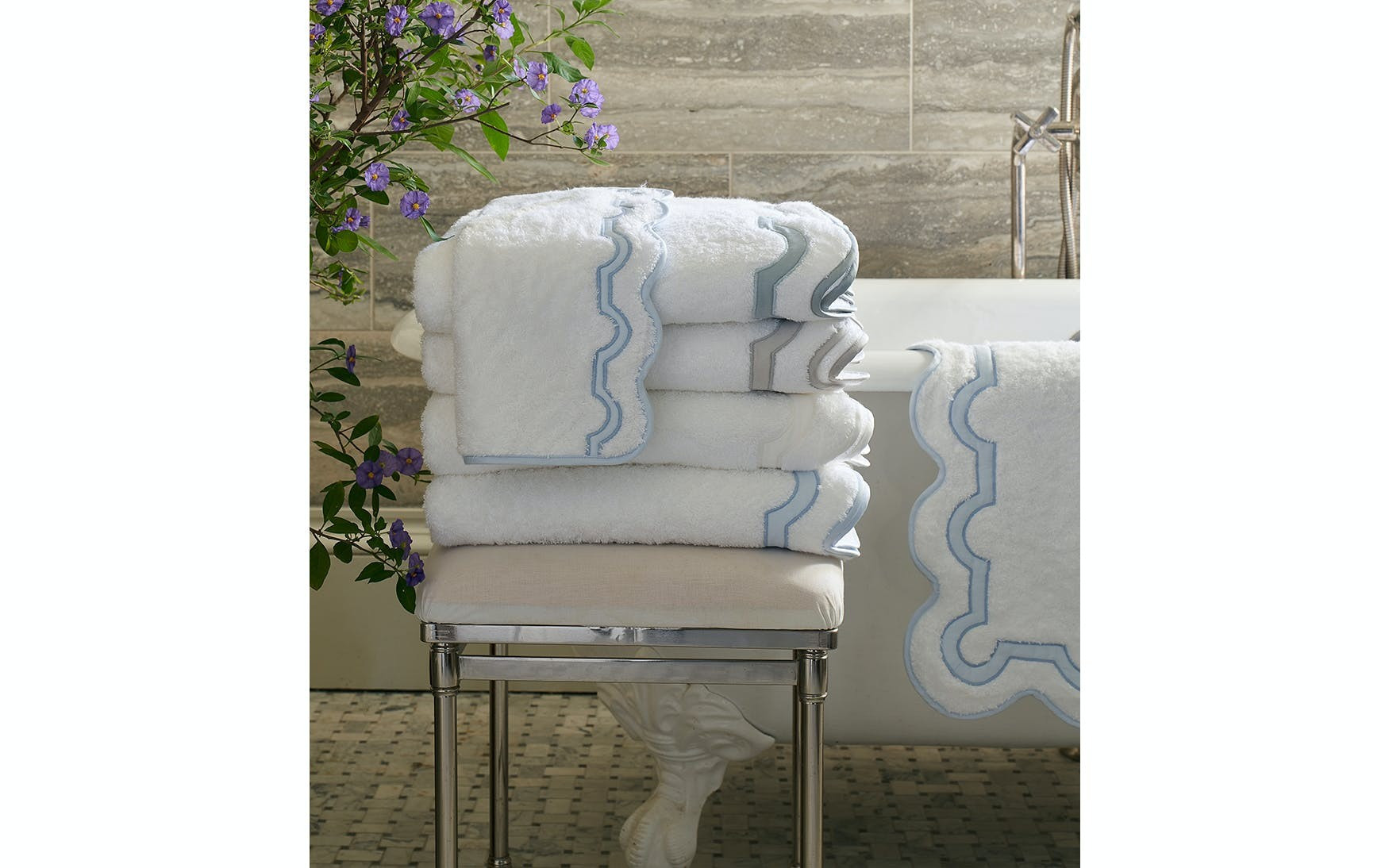 Mirasol Tub Mat | Matouk Luxury Linens | Matouk