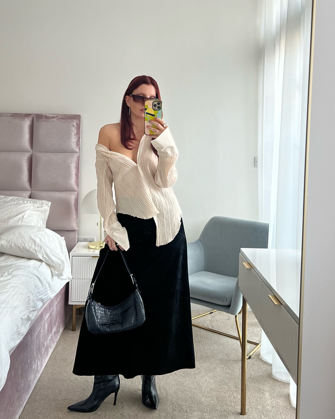 Styling a suede skirt for autumn/ winter 

. 

🖤 Style tip: The difference between *wearing* and *styling* a shirt and maxi skirt look? It’s all in the details

Think creative buttoning to play with shapes and create new styles from the shirt. Mix textures for depth, here I am wearing plisse with suede. Adding those little touches that make an outfit look and feel uniquely yours

🖤 Follow for more style inspo 

#outfitinspo #ootd #autumnfashion #autumnoutfitideas #capsulewardrobe



#LTKeurope #LTKwinter #LTKuk