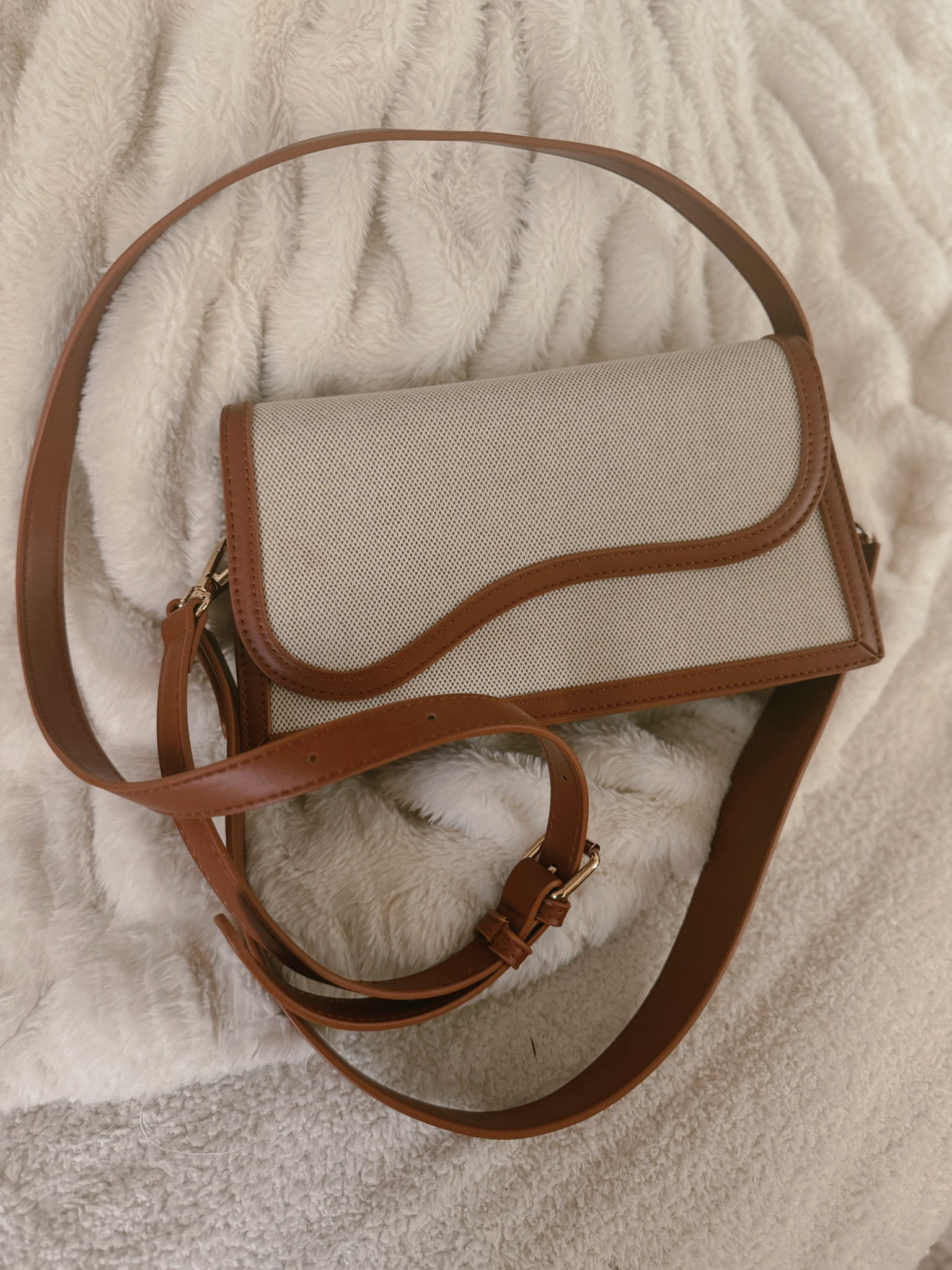 The $36 bag every gal could rock — it’s so perfect & HIGH QUALITY!!! 😳🙌🏽🤎 very sturdy, can be worn as a shoulder or crossbody bag & has decent room inside of essentials! 

Amazon finds / bags / purse / spring clutch / style inspo / Holley Gabrielle 

#LTKitbag #LTKfindsunder50 #LTKstyletip