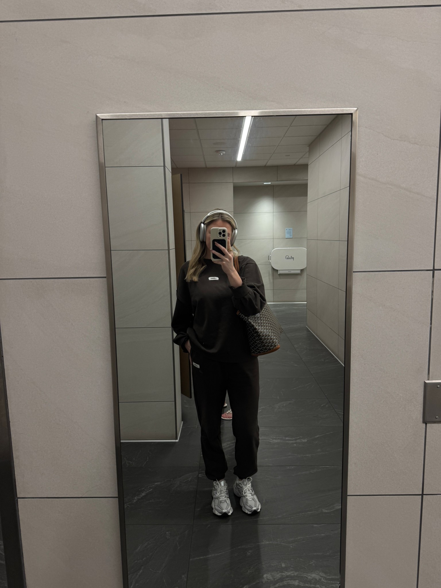 Comfy travel OOTD✈️🤎

#LTKTravel #LTKootd #LTKmorningroutine