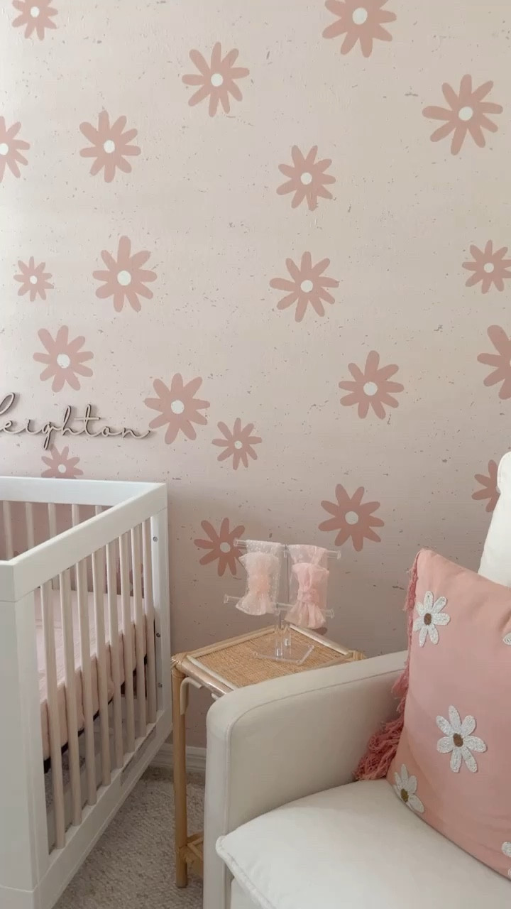 Acrylic bow holder. 🎀
#nursery #nurserydecor #babygirl

#LTKhome #LTKbaby