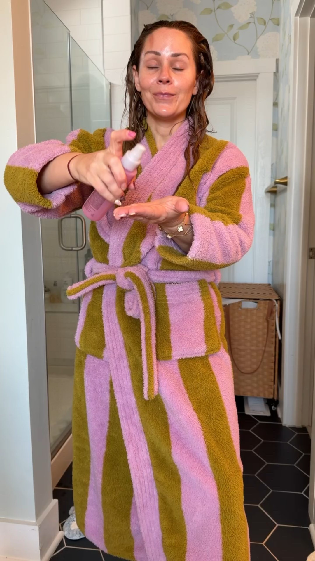 A lot of hairstylists might hate me for this… but I’m telling you anyway 🤷🏼‍♀️

Some of my most complimented hair days have come from products you can grab at Target. Not everything at the drugstore is created equal — but when you know what to look for, you can get shine, volume, and hold without the $40 price tag.

Luxury doesn’t always mean better… sometimes it just means better marketing.