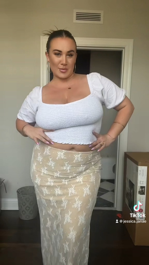 Had a lot of questions about the 2 pairs of jeans I wear in the video! Here’s all the links babes 💋 

#LTKunder100 #LTKcurves