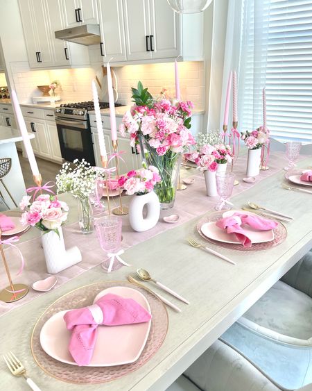 Valentine’s Day 💗 Galentine’s Day decor! Pink Tablescape vibes💕


#LTKhome #LTKSeasonal #LTKparties
