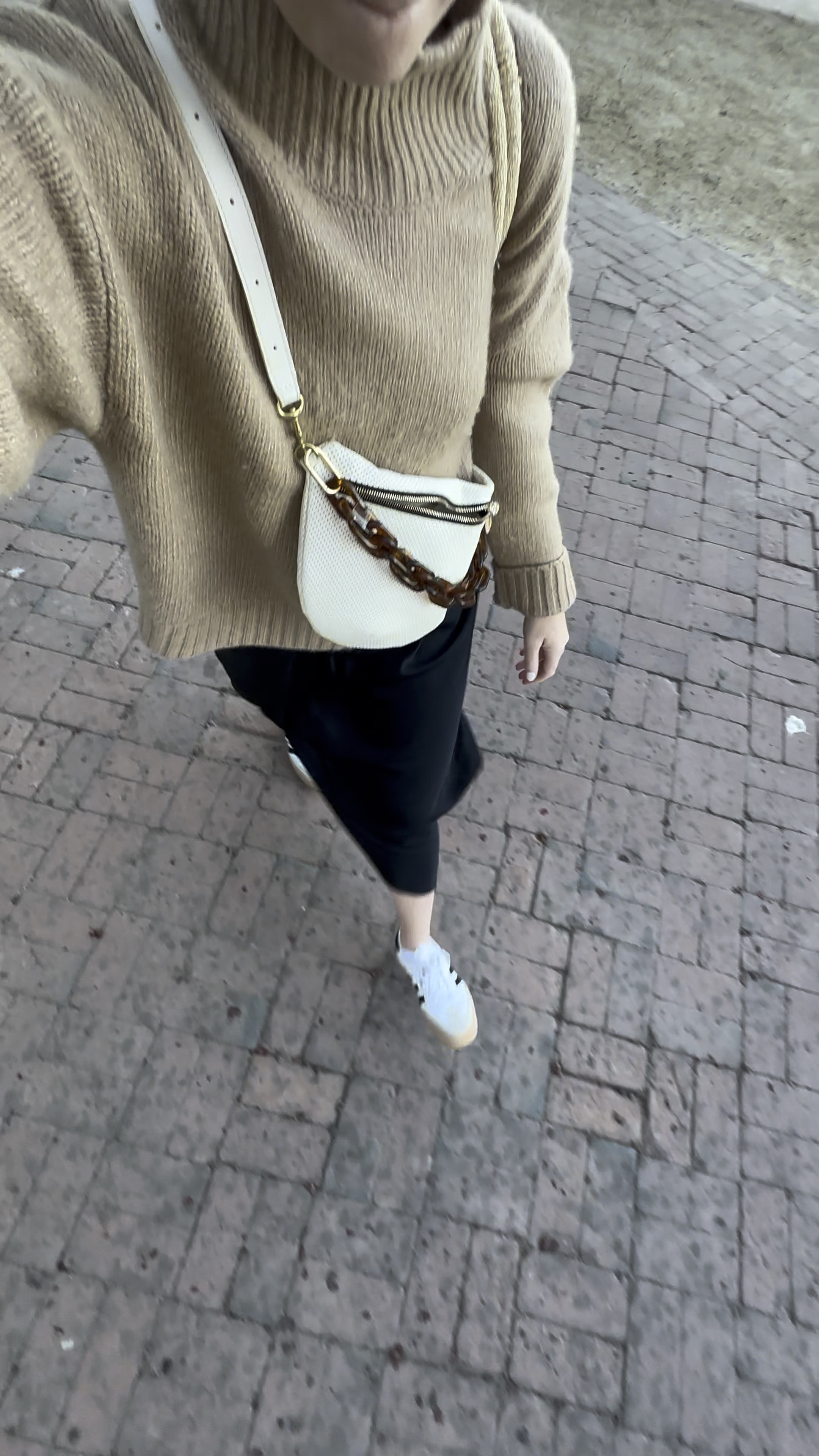 A MIX OF PROFESSIONAL AND COMFY 🤝🏼 

#LTKSeasonal #LTKWorkwear #LTKStyleTip