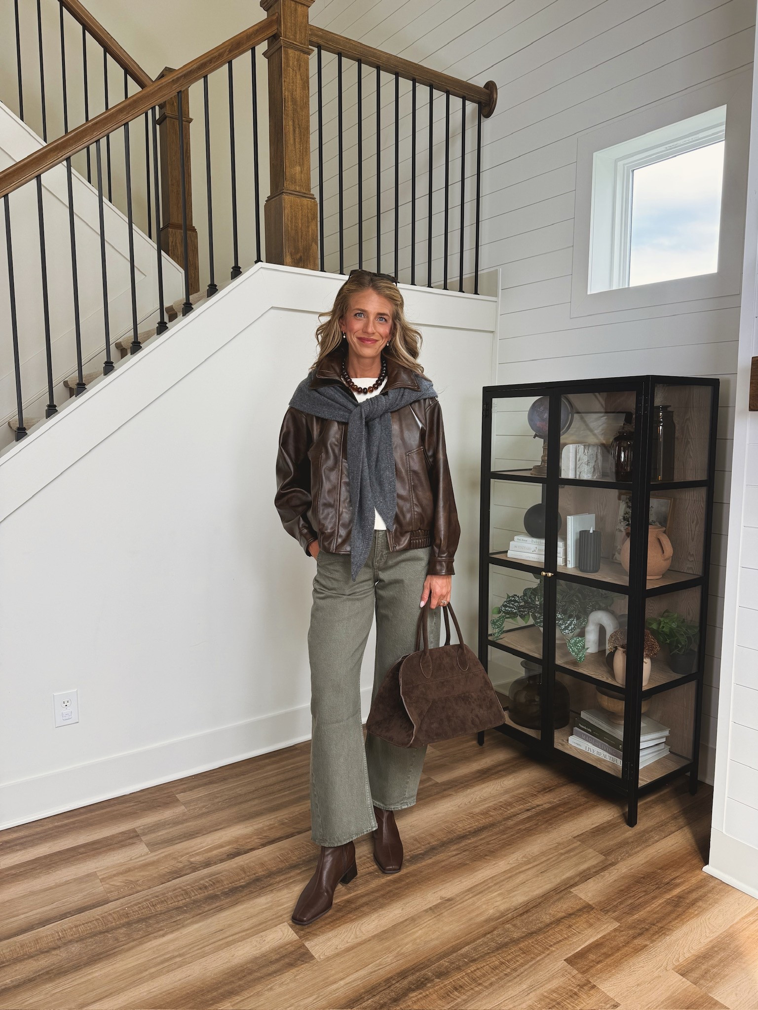 How to style barrel jeans to transition into fall!

#LTKSeasonal #LTKootd #LTKgrwm