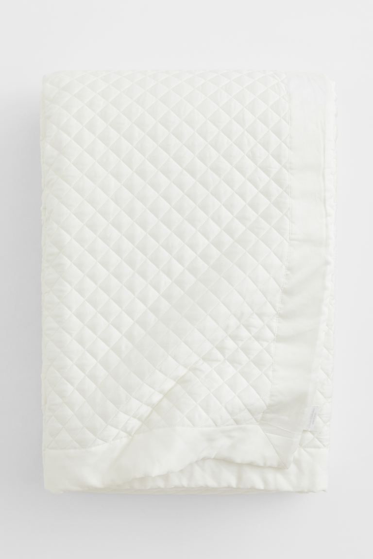 Quilted bedspread | H&M (UK, MY, IN, SG, PH, TW, HK)