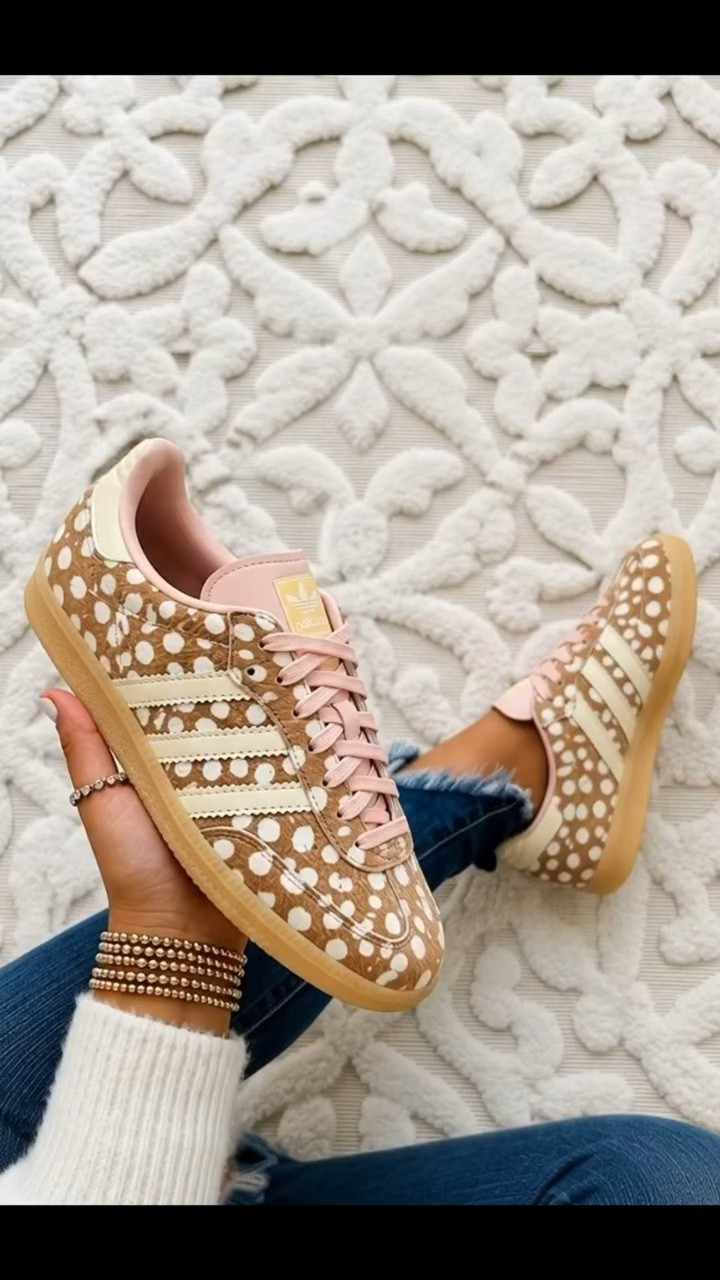 adidas Samba OG in Brown Desert/Warm Vanilla/Wonder Mauve 🤎🎀 fits true to size with a sleek