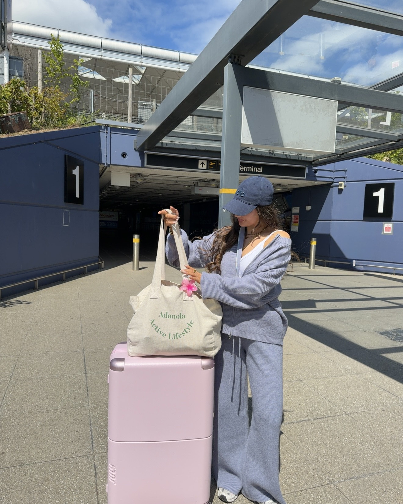 euro summer incoming✈️👙🌊

#airportoutfit #airportfit #outfit #ootd #suitcase #alo #adanola #edikted #pink #traveloutfit
