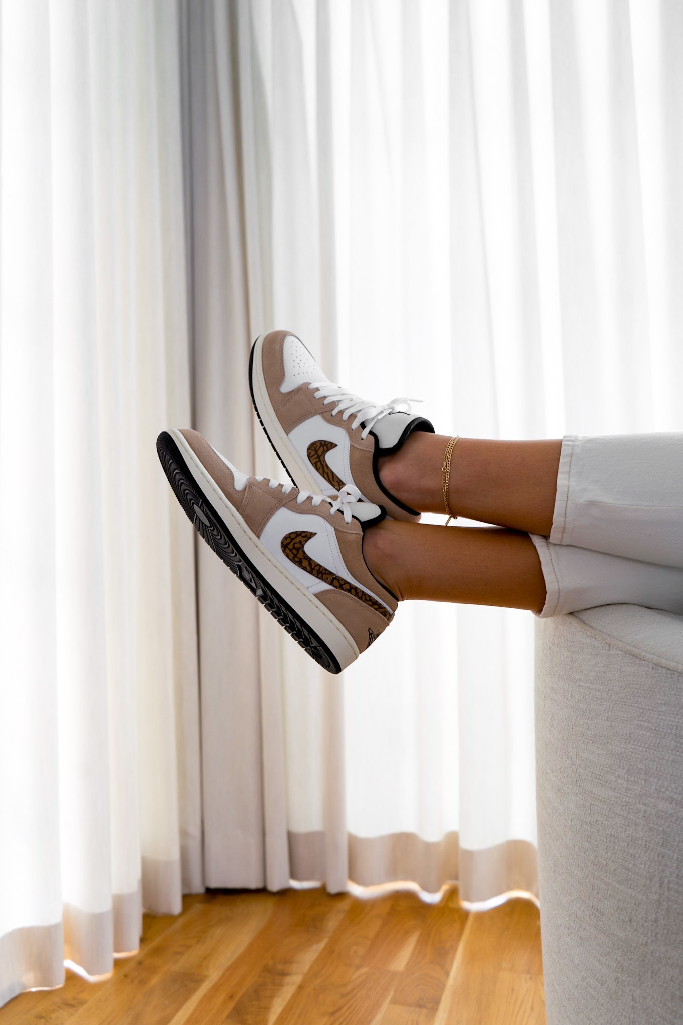 New Jordan 1’s for fall!! 

Jordan 1 Low in Brown Elephant 🐘 The oatmeal cream pie to my fall sneaker collection!! Love my split white dunk lows so much I had to add another neutral to the collection. Shout out to @sneakherscanada for popping up in my explore page with the inspo! She influenced me immediately 😂🤌🏻 Next up on my roster: the olive dunk lows. What’s your fav sneaker?! 

#sneakers #nikedunks #nikedunklow 

#LTKstyletip #LTKshoecrush #LTKSeasonal