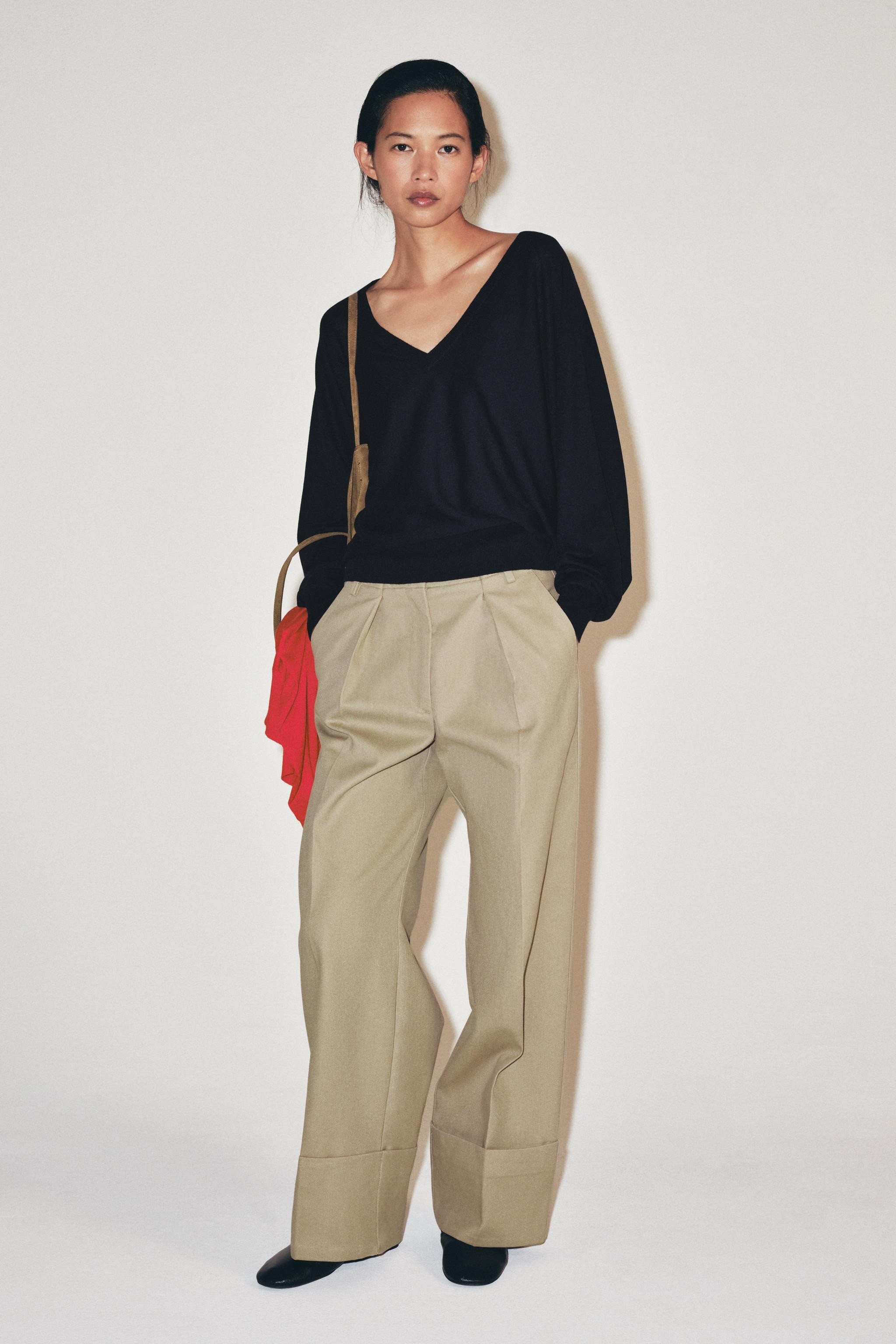 Jumper made with wool featuring a V-neck and long sleeves. | Zara US