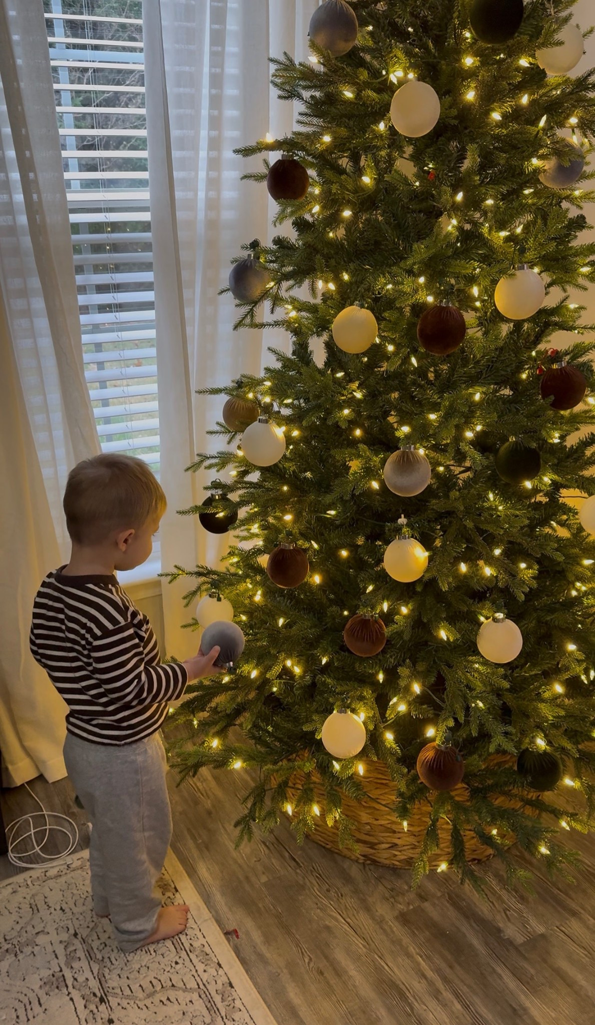 These ornament anchors are the best invention ever if you have littles!! Or pets too 😂🎄🫶🏼✨

#LTKmomlife #LTKBaby #LTKHoliday