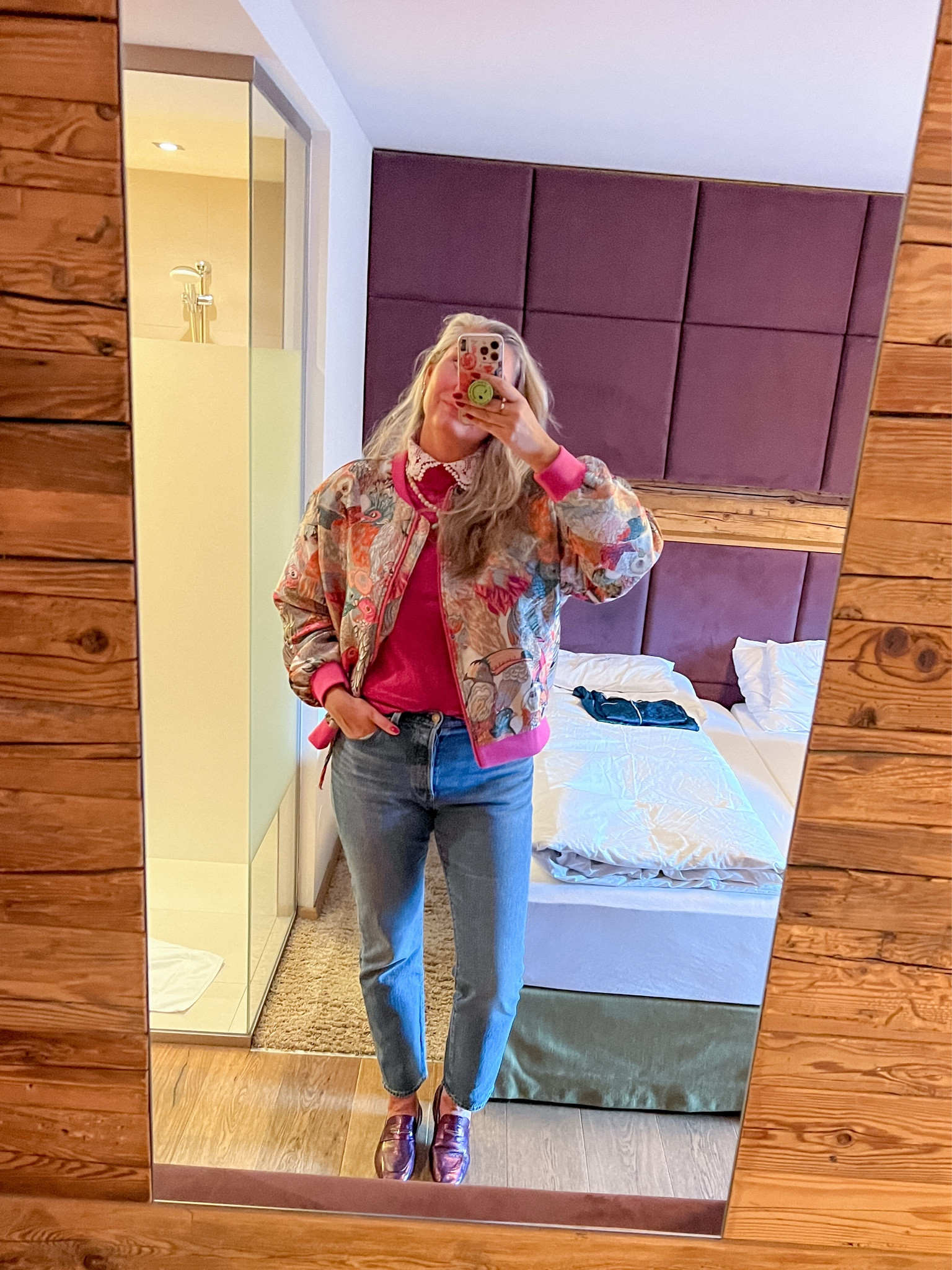 Ootd - Tuesday. Multi color bomber jacket (Norah, 42), pink top (Hema), lace collar, balloon dog necklace, Levi’s 501 jeans, purple metallic loafers. 



#LTKspring #LTKeurope #LTKstyletip