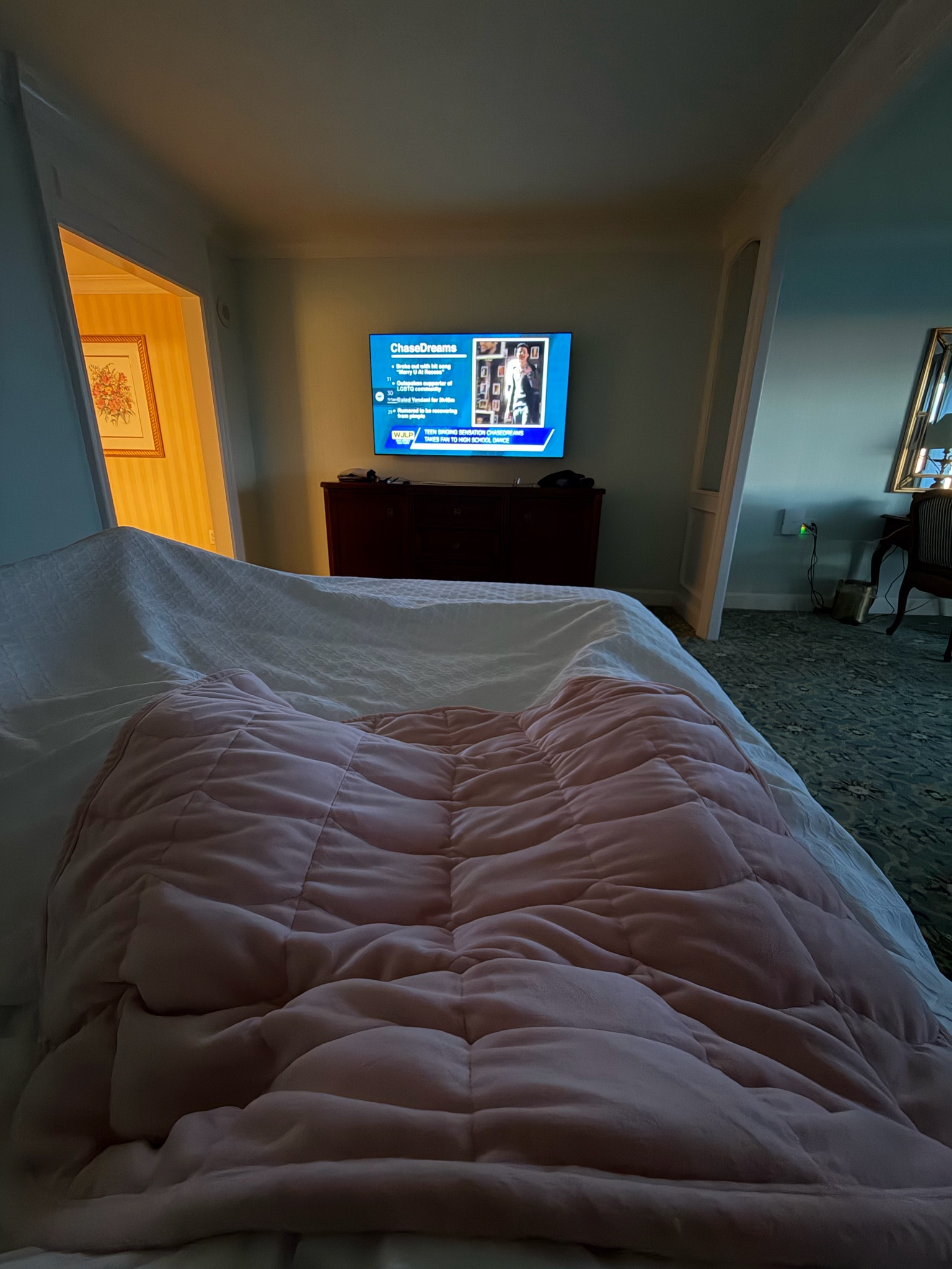 Hotel sleep, but make it better.

Never travel without my Nodpod. It adds just enough weight to actually relax and fall asleep in a new place. Compact, easy to pack, and honestly one of those things you don’t realize you need until you have it.

If you struggle sleeping away from home, this is it.

#LTKTravel #LTKWellness #TravelEssentials #BetterSleep #CarryOnMustHaves #HotelLife #LTKFinds