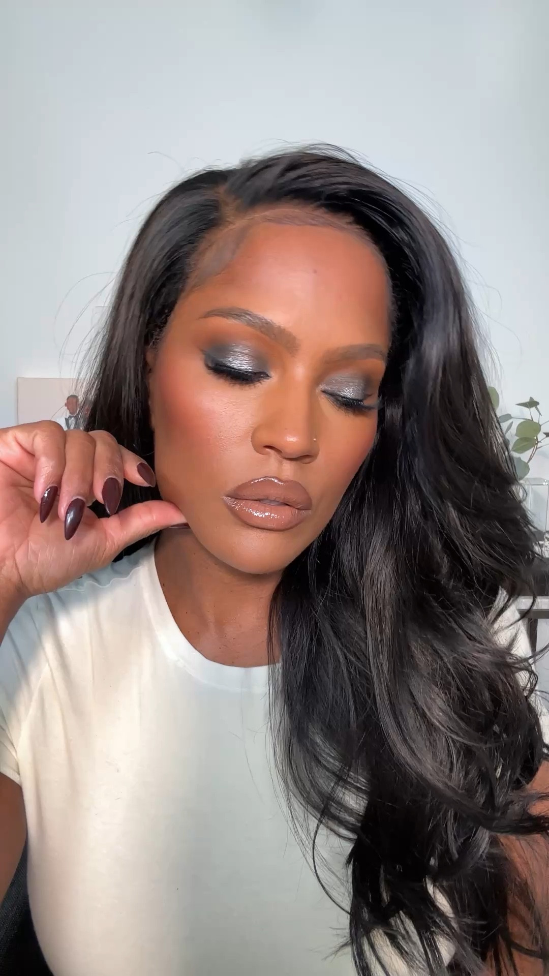 Holiday sparkly Smokey eye #makeup #tutorial

#LTKHoliday