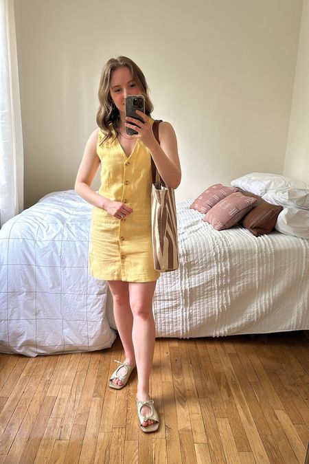 Abercrombie yellow dress
Xs dress on sale when you spent $175+


#LTKSeasonal