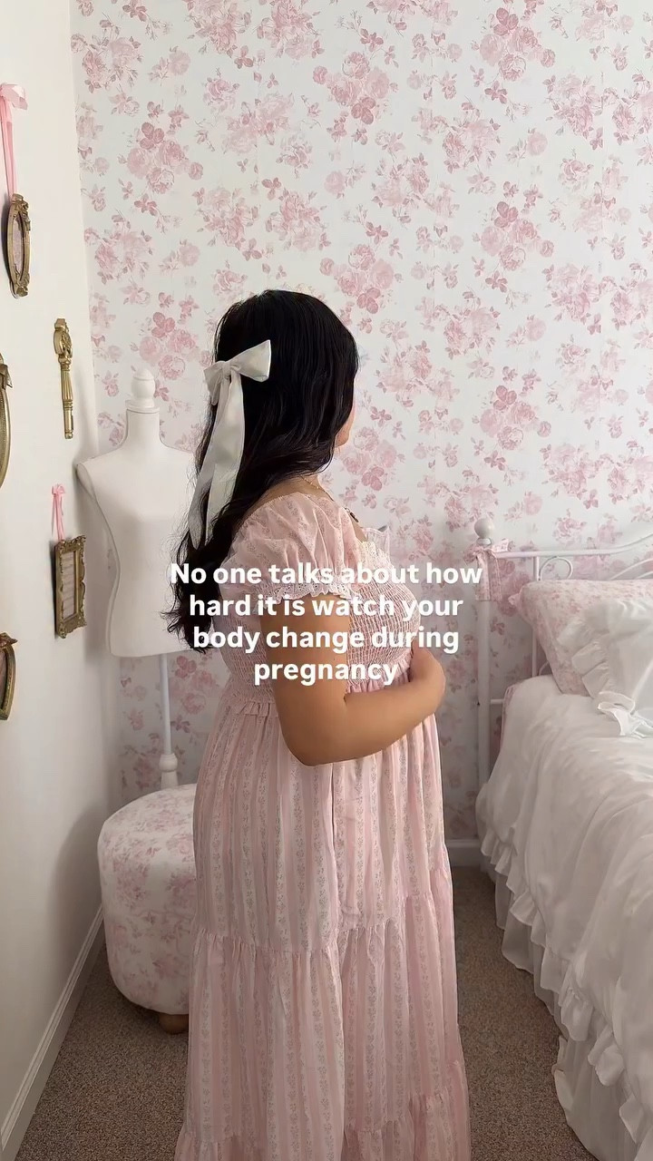 This has to be one of the most mentally challenging experiences I’ve ever had. I try to shift perspectives but it’s definitely easier said than done. 

#pregnancy #momtobe #girlmom #pregnant #weightgain