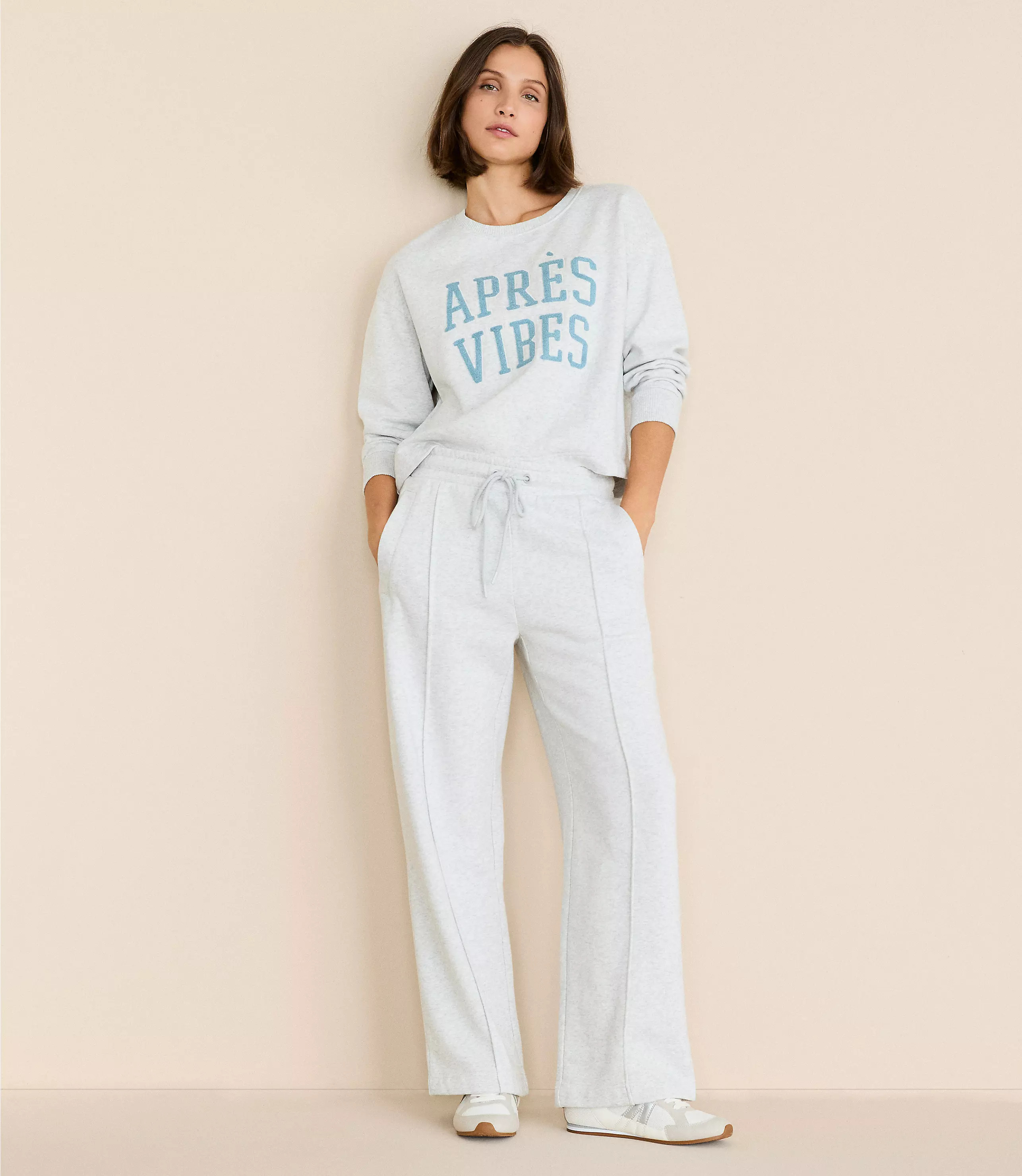 Lou & Grey Heathered Elite Fleece Pintucked Straight Leg Pants | LOFT