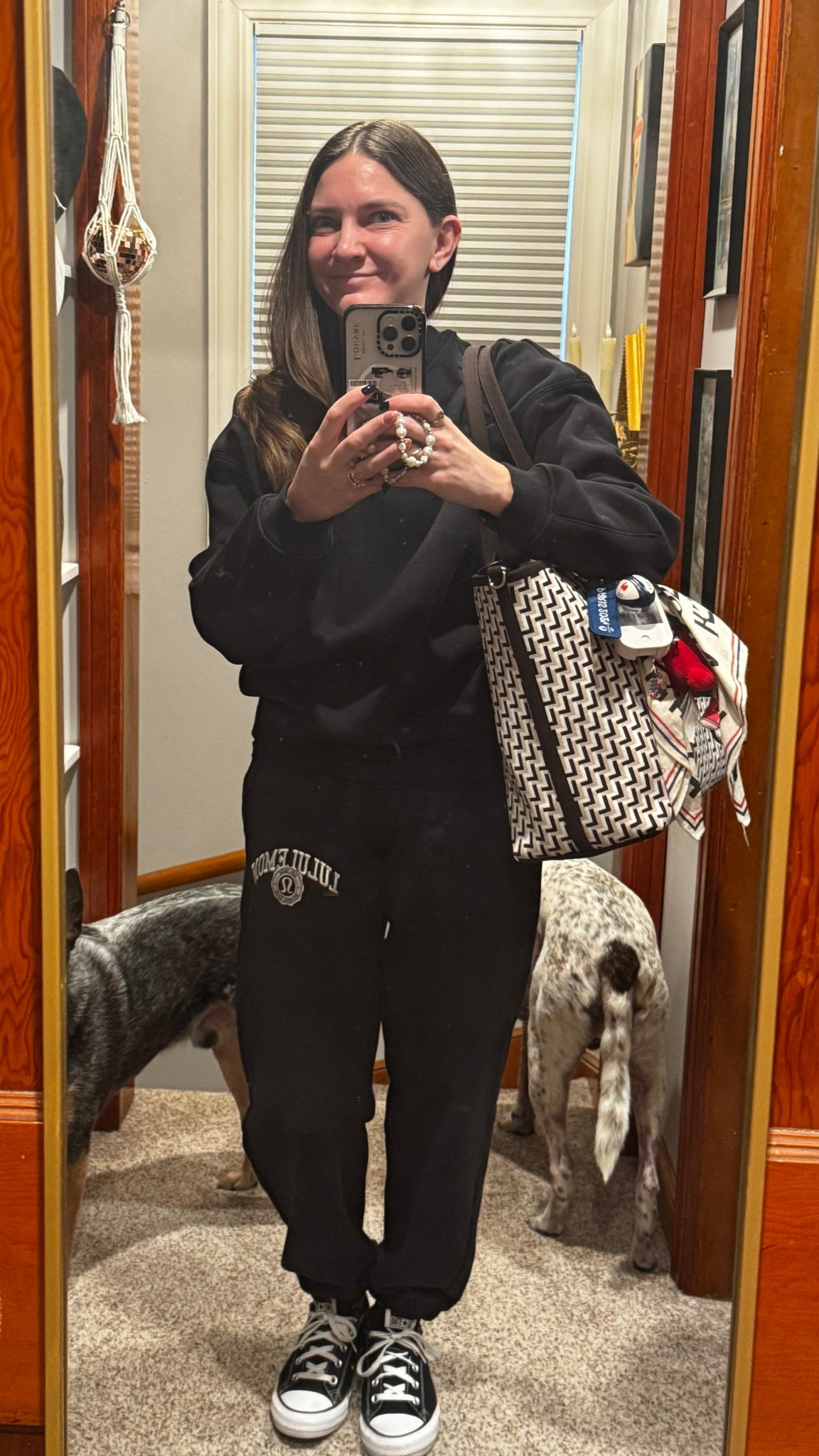 Quick little New Year’s getaway! Also flying domestic first class for the first time so figured this is the moment for a matching set! #traveloutfit #planeoutfit #lululemon