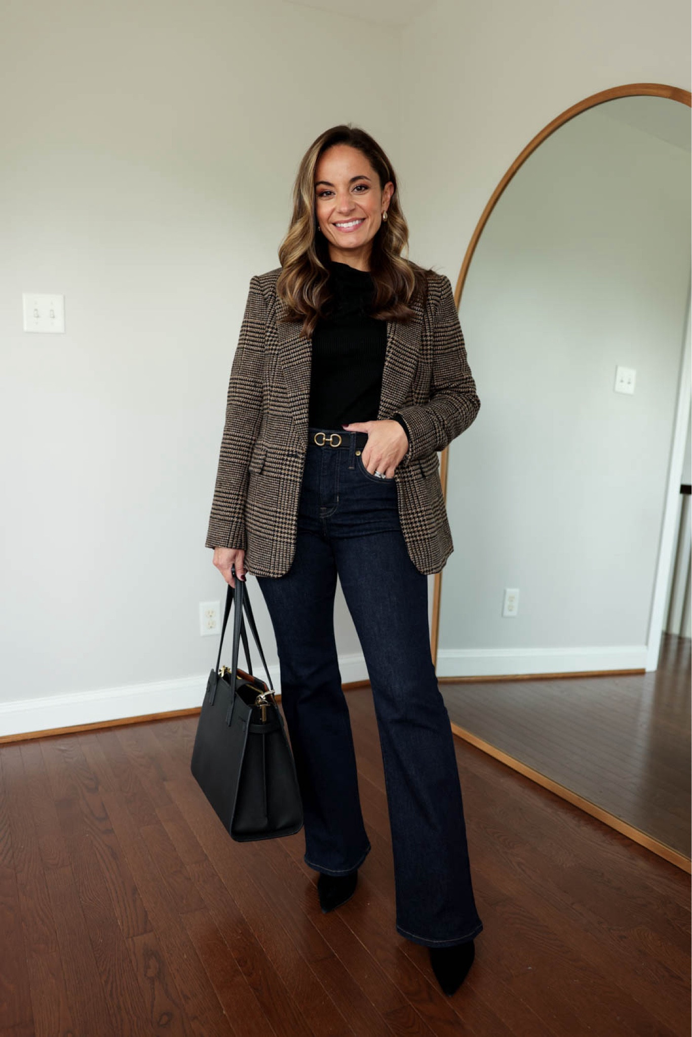 Fall workwear capsule wardrobe: four ways to wear a plaid blazer! 

Black top (Banana Republic Factory): xxs 
Plaid blazer (Banana Republic Factory): petite 00 
Bootcut jeans (J.Crew): petite 24 
Shoes tts 
Black bag linked is similar to my bag

My measurements for reference: 4’10” 105lbs bust, waist, hips 32”, 24”, 35” size 5 shoe. 25” inseam measurement to my ankle bone. 

#LTKWorkwear #LTKSeasonal