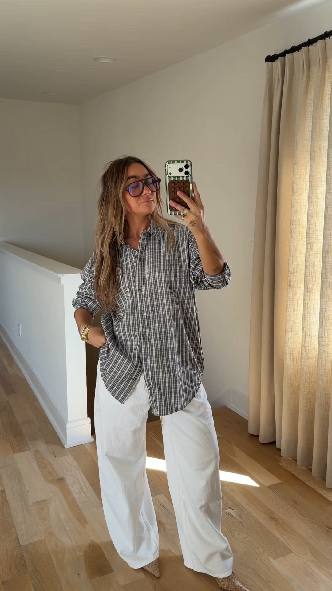 #abercrombiepartner @abercrombie spring haul!

White pants true to size! 
Plaid top M
Bermuda shorts went up 2 sizes (in a 28 for Lower on the hips)
White top small
Red pants small
Graphic tee small 
Brown pants 26
Brown top small
Green set small top & bottom
Black scarf top smalll