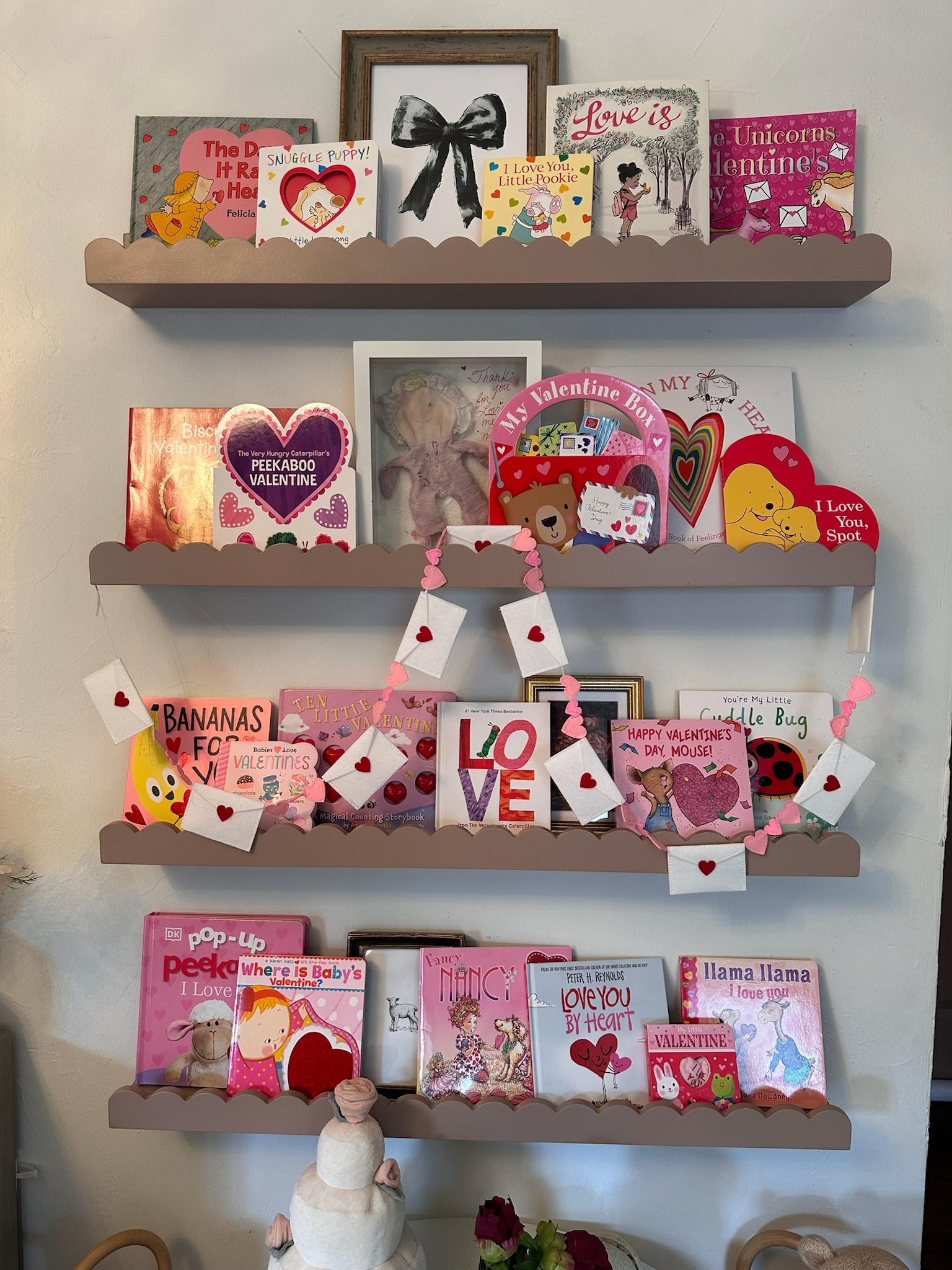 Valentine's Day book shelves are up 💌


#LTKKids #LTKHome #LTKmomlife